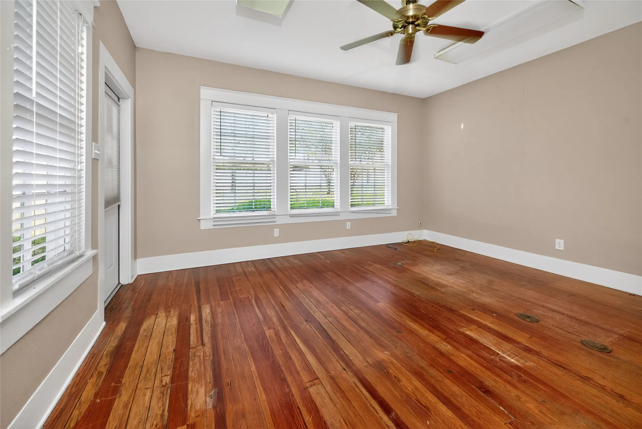 Office For Sale in Henderson County , 214 E College Street, Athens, Texas 75751, 0, 0, Garage spaces, 0 Sqft, built in 1920, Preowned, mls#21219228, Real Estate Agent in Athens, Homes For Sale in Henderson county, Homes For Sale in Athens, Realtor in Athens Texas, Real Estate Brokerage Independent Realty Texas, Luminita Cordes Realtor