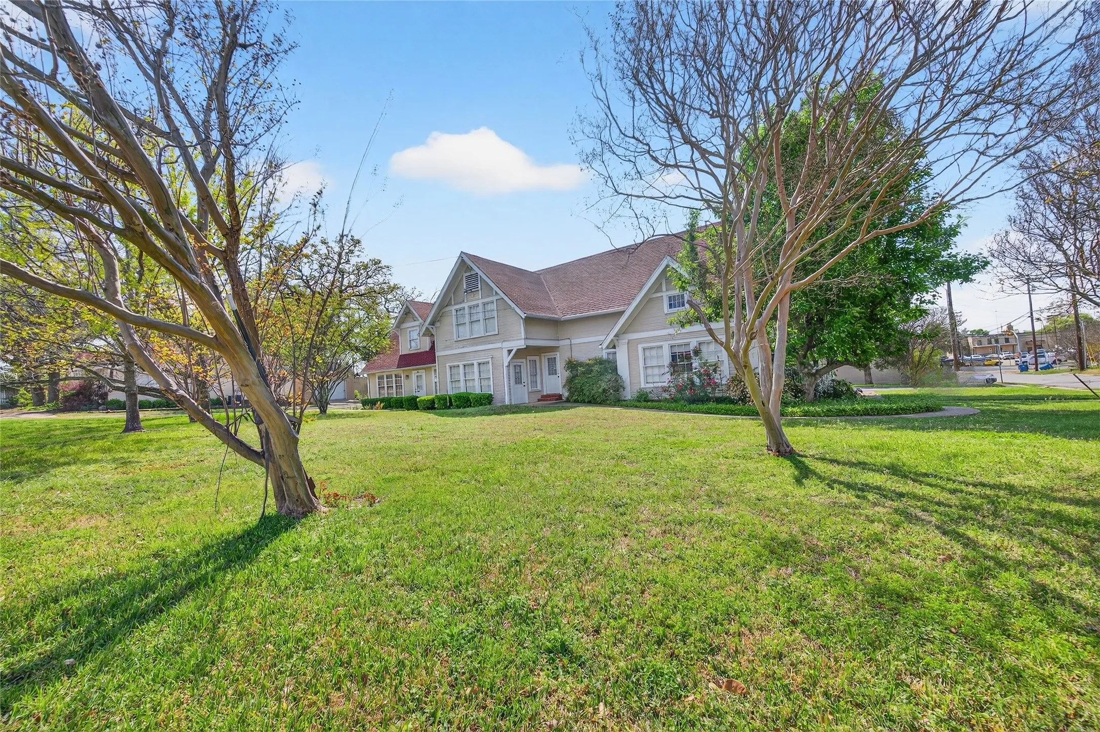 Office For Sale in Henderson County , 214 E College Street, Athens, Texas 75751, 0, 0, Garage spaces, 0 Sqft, built in 1920, Preowned, mls#21219228, Real Estate Agent in Athens, Homes For Sale in Henderson county, Homes For Sale in Athens, Realtor in Athens Texas, Real Estate Brokerage Independent Realty Texas, Luminita Cordes Realtor
