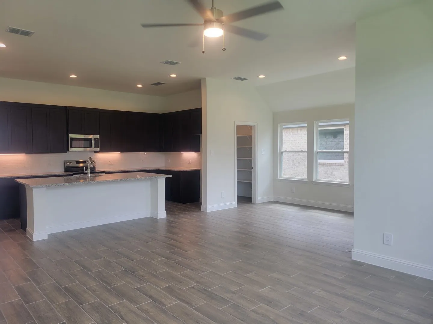 10' ceilings