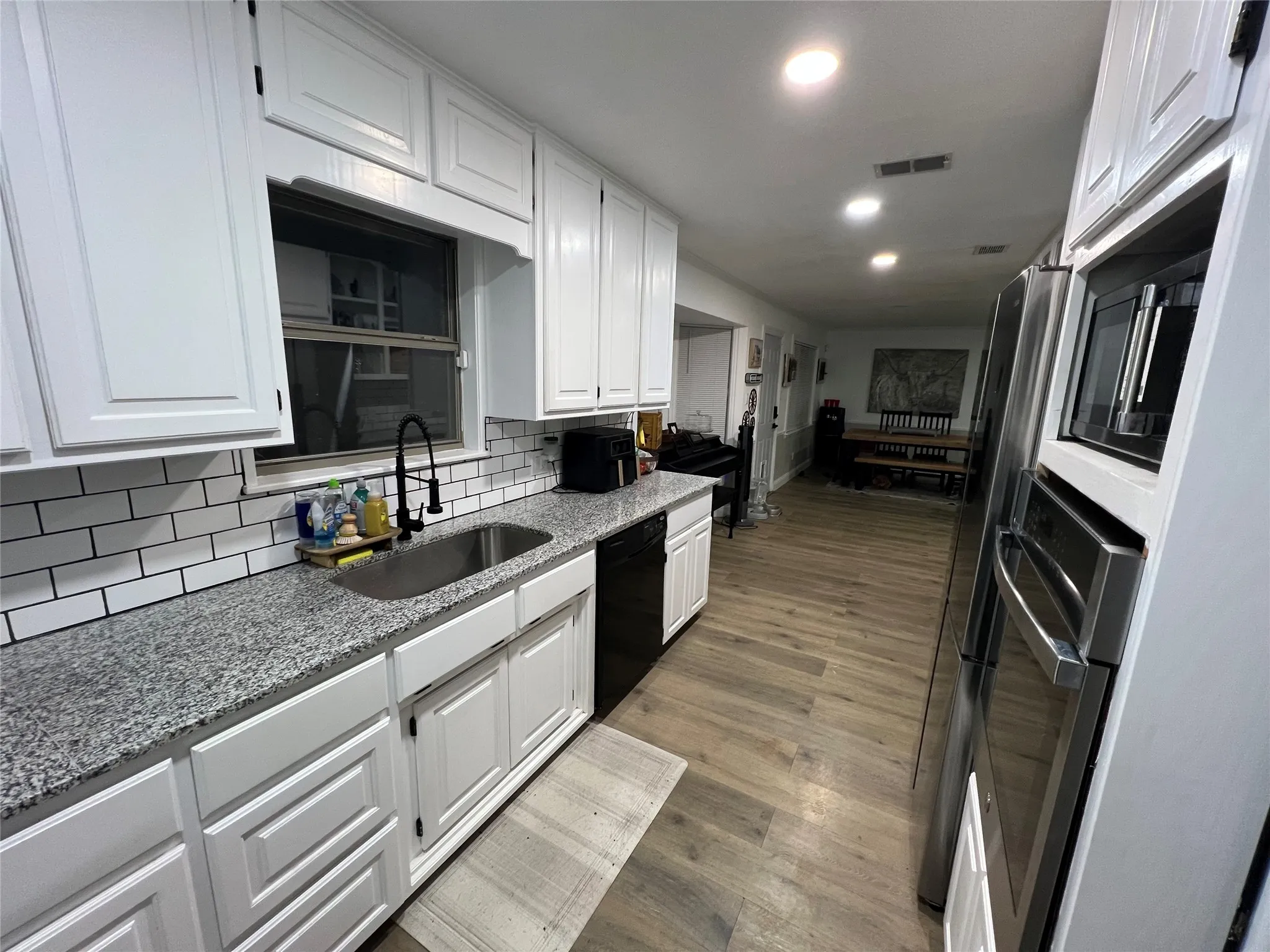 Single Family Residence For Sale in Palo Pinto County , 200 33rd Street, Mineral Wells, Texas 76067, 4 Bedroom, 3 Bathroom, 2 Garage spaces, 1,998 Sqft, built in 1968, Preowned, mls#21219900, Real Estate Agent in Mineral Wells, Homes For Sale in Palo Pinto county, Homes For Sale in Mineral Wells, Realtor in Mineral Wells Texas, Real Estate Brokerage Independent Realty Texas, Luminita Cordes Realtor