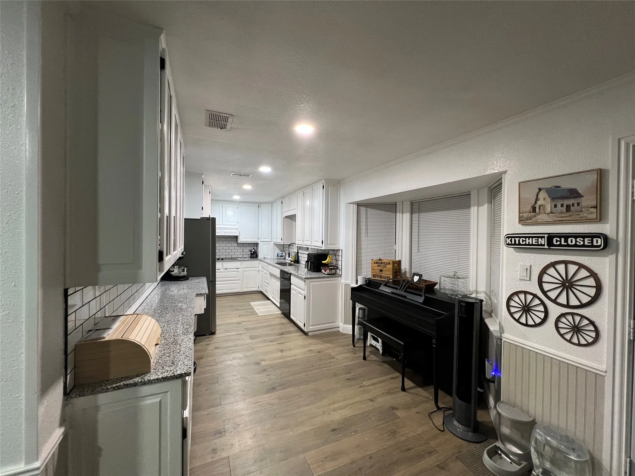 Single Family Residence For Sale in Palo Pinto County , 200 33rd Street, Mineral Wells, Texas 76067, 4 Bedroom, 3 Bathroom, 2 Garage spaces, 1,998 Sqft, built in 1968, Preowned, mls#21219900, Real Estate Agent in Mineral Wells, Homes For Sale in Palo Pinto county, Homes For Sale in Mineral Wells, Realtor in Mineral Wells Texas, Real Estate Brokerage Independent Realty Texas, Luminita Cordes Realtor