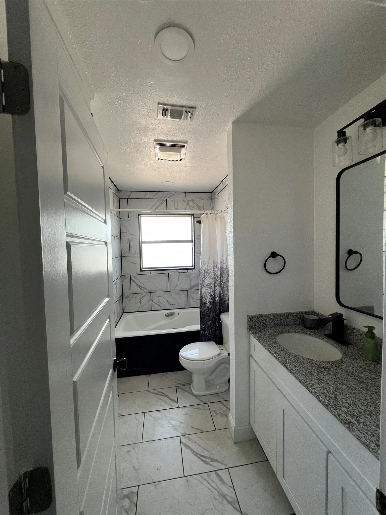 Single Family Residence For Sale in Palo Pinto County , 200 33rd Street, Mineral Wells, Texas 76067, 4 Bedroom, 3 Bathroom, 2 Garage spaces, 1,998 Sqft, built in 1968, Preowned, mls#21219900, Real Estate Agent in Mineral Wells, Homes For Sale in Palo Pinto county, Homes For Sale in Mineral Wells, Realtor in Mineral Wells Texas, Real Estate Brokerage Independent Realty Texas, Luminita Cordes Realtor