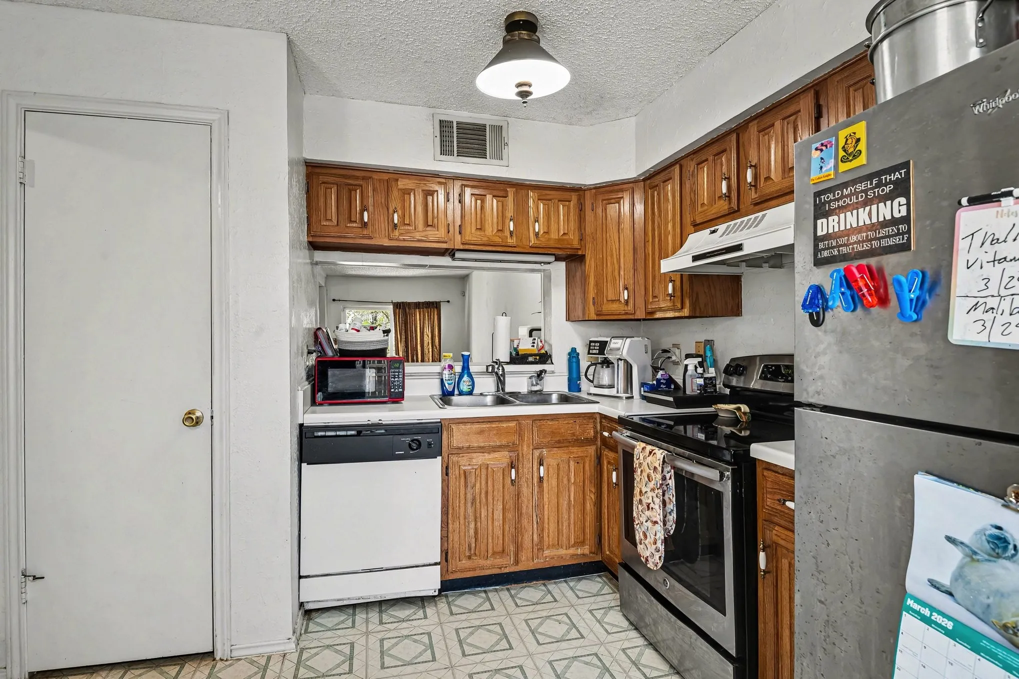 Condominium For Sale in Tarrant County , 237 Shady Lane Drive, Fort Worth, Texas 76112, 2 Bedroom, 3 Bathroom, 1 Garage spaces, 1,490 Sqft, built in 1983, Preowned, mls#21219065, Real Estate Agent in Fort Worth, Homes For Sale in Tarrant county, Homes For Sale in Fort Worth, Realtor in Fort Worth Texas, Real Estate Brokerage Independent Realty Texas, Luminita Cordes Realtor