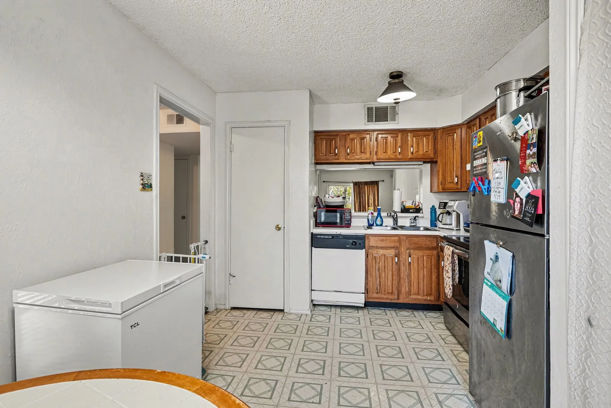 Condominium For Sale in Tarrant County , 237 Shady Lane Drive, Fort Worth, Texas 76112, 2 Bedroom, 3 Bathroom, 1 Garage spaces, 1,490 Sqft, built in 1983, Preowned, mls#21219065, Real Estate Agent in Fort Worth, Homes For Sale in Tarrant county, Homes For Sale in Fort Worth, Realtor in Fort Worth Texas, Real Estate Brokerage Independent Realty Texas, Luminita Cordes Realtor