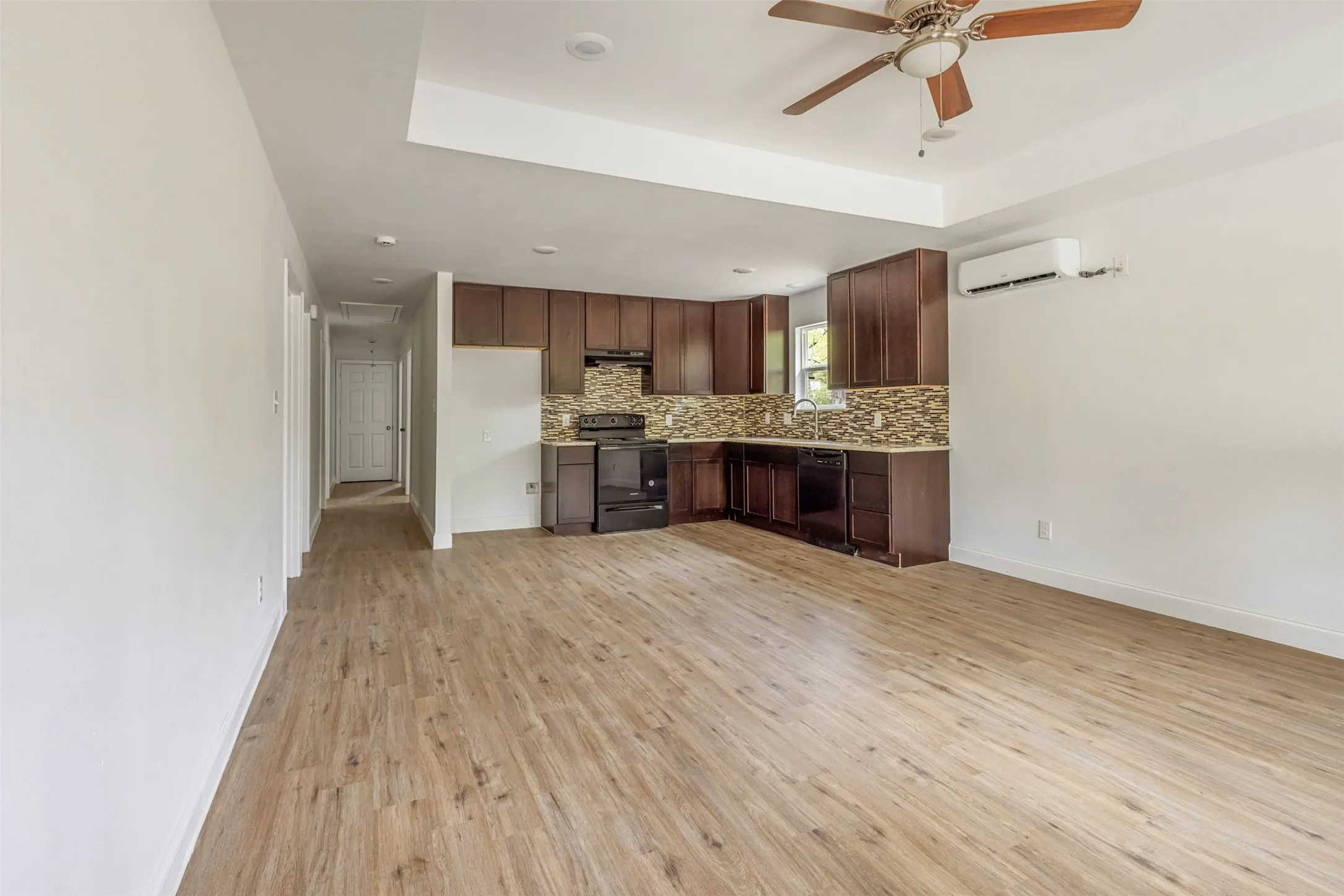 Single Family Residence For Sale in Henderson County , 7130 Shawnee Circle, Mabank, Texas 75156, 3 Bedroom, 2 Bathroom, Garage spaces, 1,400 Sqft, built in 2025, mls#21219927, Real Estate Agent in Mabank, Homes For Sale in Henderson county, Homes For Sale in Mabank, Realtor in Mabank Texas, Real Estate Brokerage Independent Realty Texas, Luminita Cordes Realtor