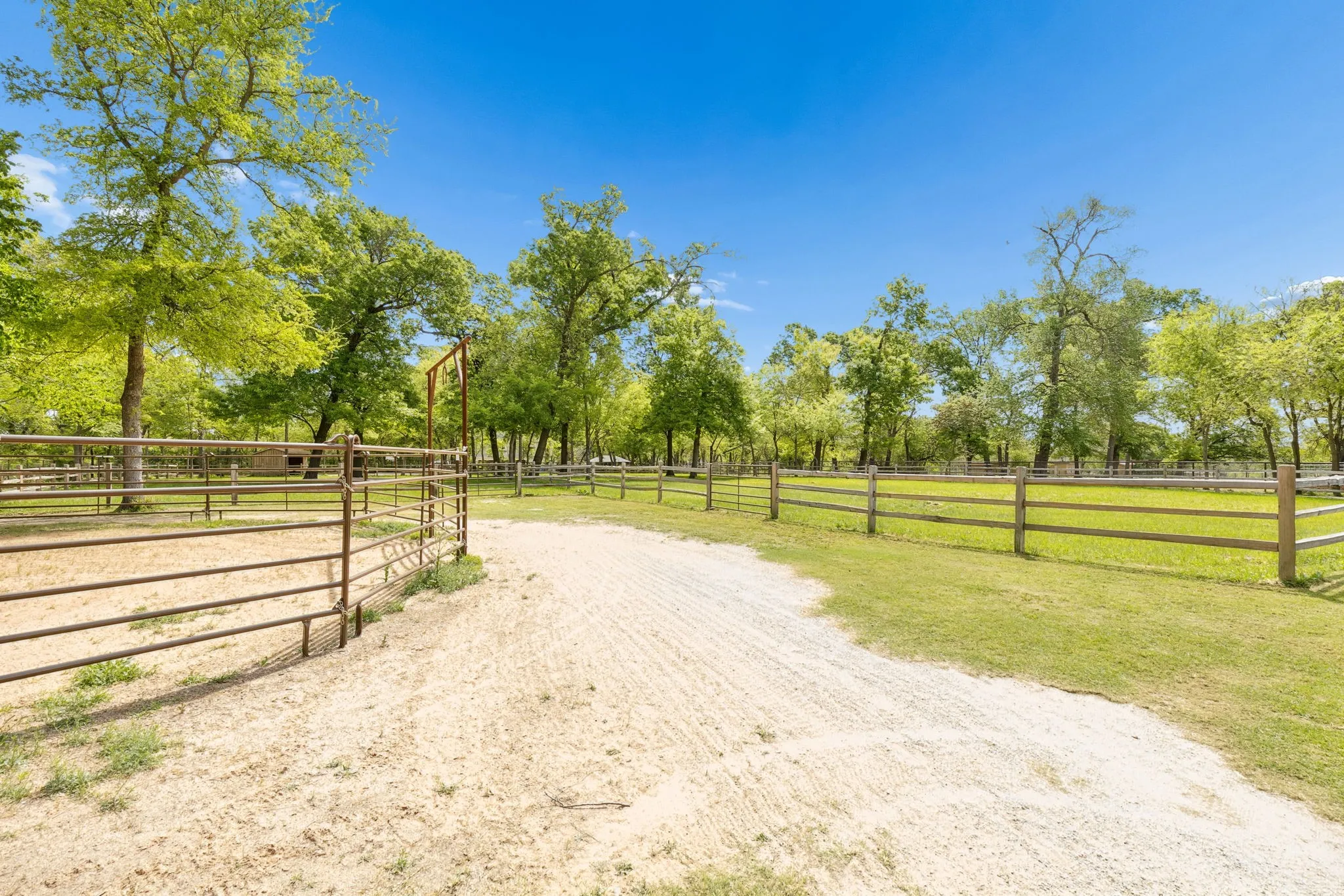 Single Family Residence For Sale in Collin County , 4206 Sycamore Lane, Parker, Texas 75002, 4 Bedroom, 4 Bathroom, 4 Garage spaces, 5,446 Sqft, built in 1975, Preowned, mls#21214535, Real Estate Agent in Parker, Homes For Sale in Collin county, Homes For Sale in Parker, Realtor in Parker Texas, Real Estate Brokerage Independent Realty Texas, Luminita Cordes Realtor