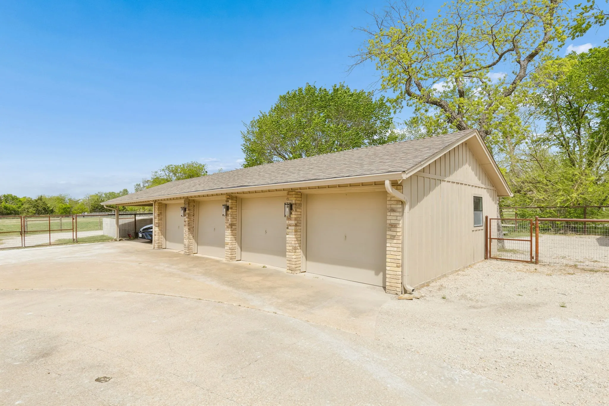 Single Family Residence For Sale in Collin County , 4206 Sycamore Lane, Parker, Texas 75002, 4 Bedroom, 4 Bathroom, 4 Garage spaces, 5,446 Sqft, built in 1975, Preowned, mls#21214535, Real Estate Agent in Parker, Homes For Sale in Collin county, Homes For Sale in Parker, Realtor in Parker Texas, Real Estate Brokerage Independent Realty Texas, Luminita Cordes Realtor