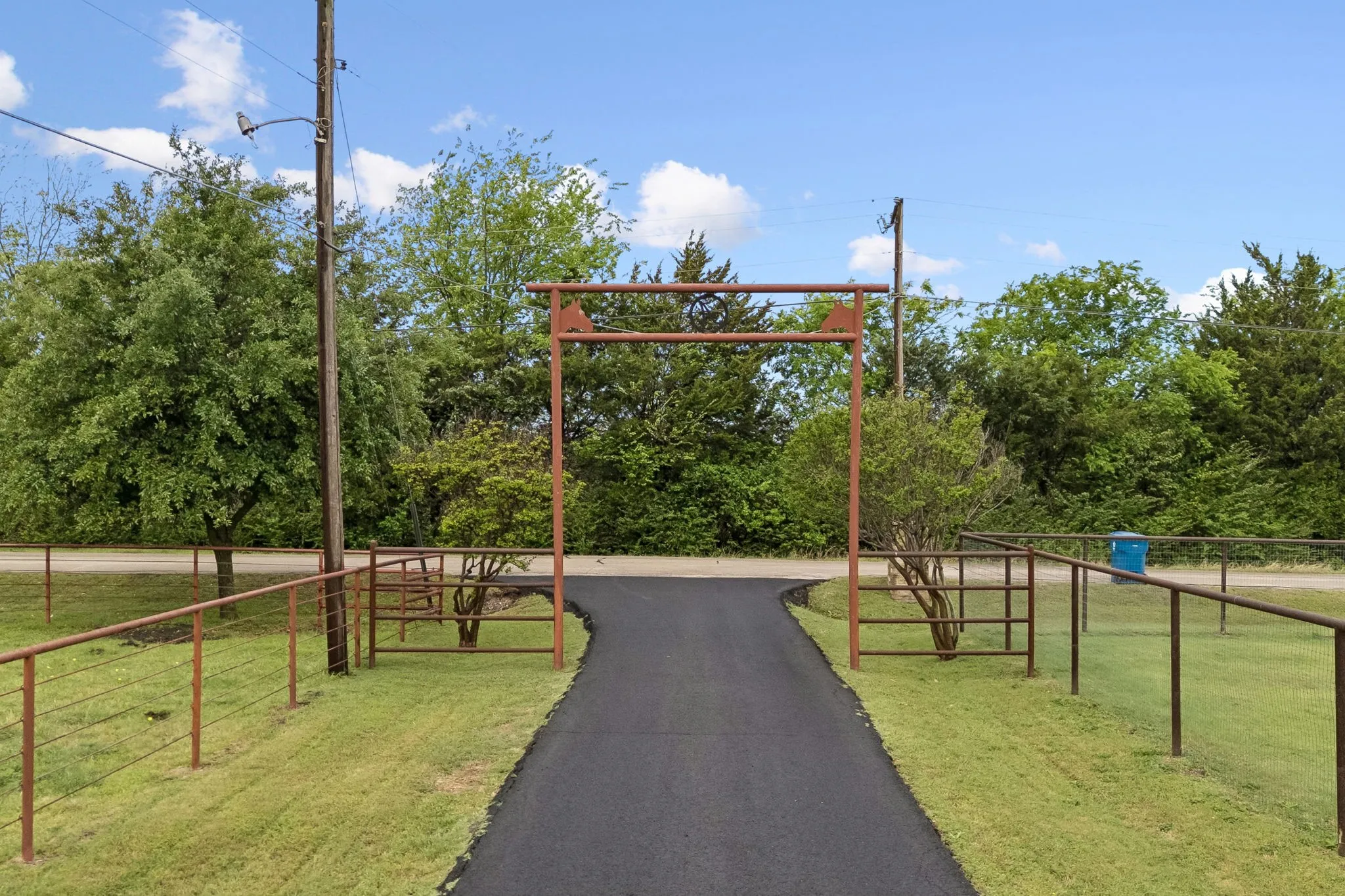 Single Family Residence For Sale in Collin County , 4206 Sycamore Lane, Parker, Texas 75002, 4 Bedroom, 4 Bathroom, 4 Garage spaces, 5,446 Sqft, built in 1975, Preowned, mls#21214535, Real Estate Agent in Parker, Homes For Sale in Collin county, Homes For Sale in Parker, Realtor in Parker Texas, Real Estate Brokerage Independent Realty Texas, Luminita Cordes Realtor