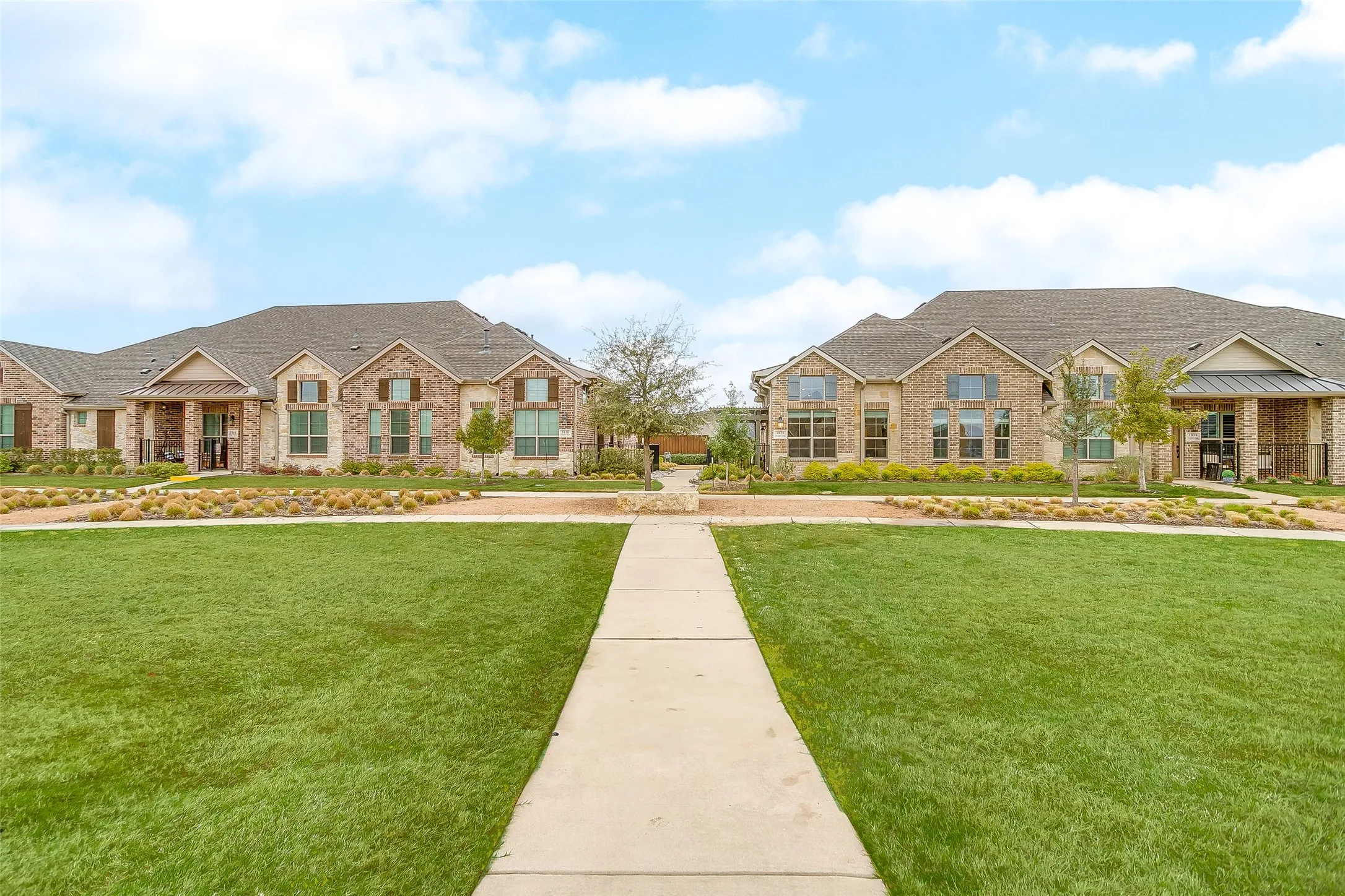 Single Family Residence For Sale in Denton County , 1020 Foxglove Lane, Prosper, Texas 75078, 2 Bedrooms, 2 Bathrooms, 2 Garage spaces, 1,370 Sqft, built in 2019, Preowned, Price $399,500, mls#21200901, Real Estate Agent in Prosper, Homes For Sale in Denton county, Homes For Sale in Prosper, Realtor in Prosper Texas, Real Estate Brokerage Independent Realty Texas, Luminita Cordes Realtor
