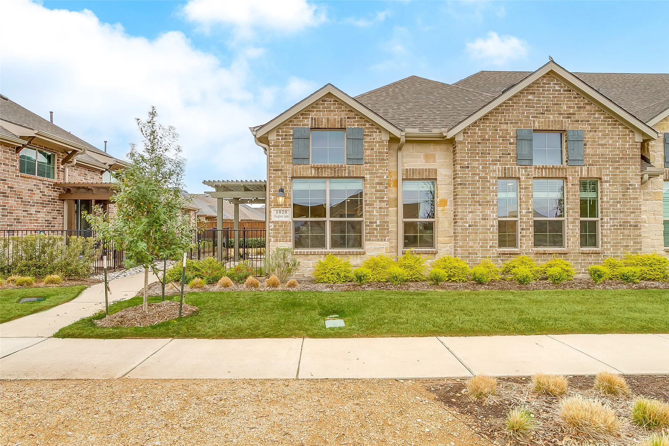 Single Family Residence For Sale in Denton County , 1020 Foxglove Lane, Prosper, Texas 75078, 2 Bedrooms, 2 Bathrooms, 2 Garage spaces, 1,370 Sqft, built in 2019, Preowned, Price $399,500, mls#21200901, Real Estate Agent in Prosper, Homes For Sale in Denton county, Homes For Sale in Prosper, Realtor in Prosper Texas, Real Estate Brokerage Independent Realty Texas, Luminita Cordes Realtor