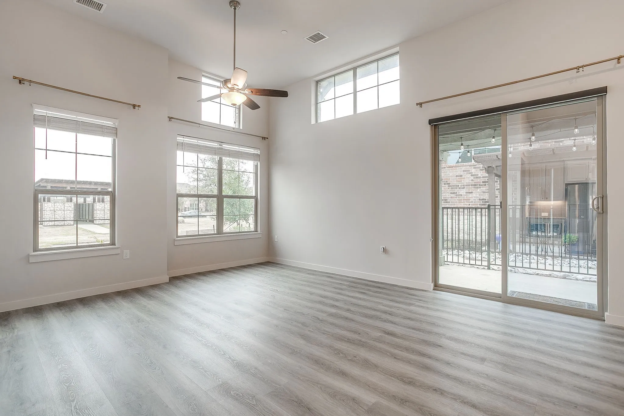 Single Family Residence For Sale in Denton County , 1020 Foxglove Lane, Prosper, Texas 75078, 2 Bedrooms, 2 Bathrooms, 2 Garage spaces, 1,370 Sqft, built in 2019, Preowned, Price $399,500, mls#21200901, Real Estate Agent in Prosper, Homes For Sale in Denton county, Homes For Sale in Prosper, Realtor in Prosper Texas, Real Estate Brokerage Independent Realty Texas, Luminita Cordes Realtor