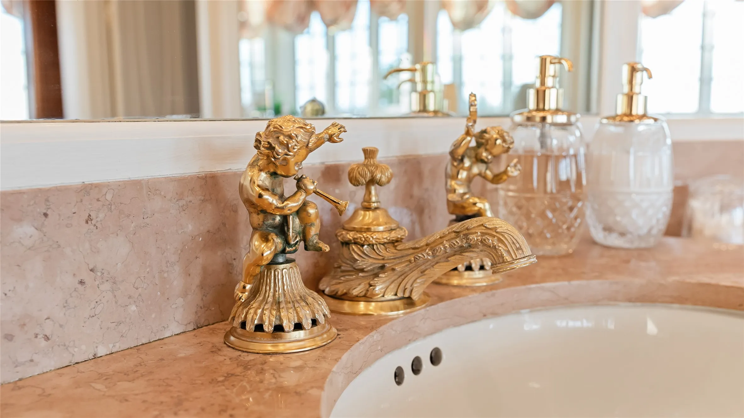 Exquisite details down to the faucets