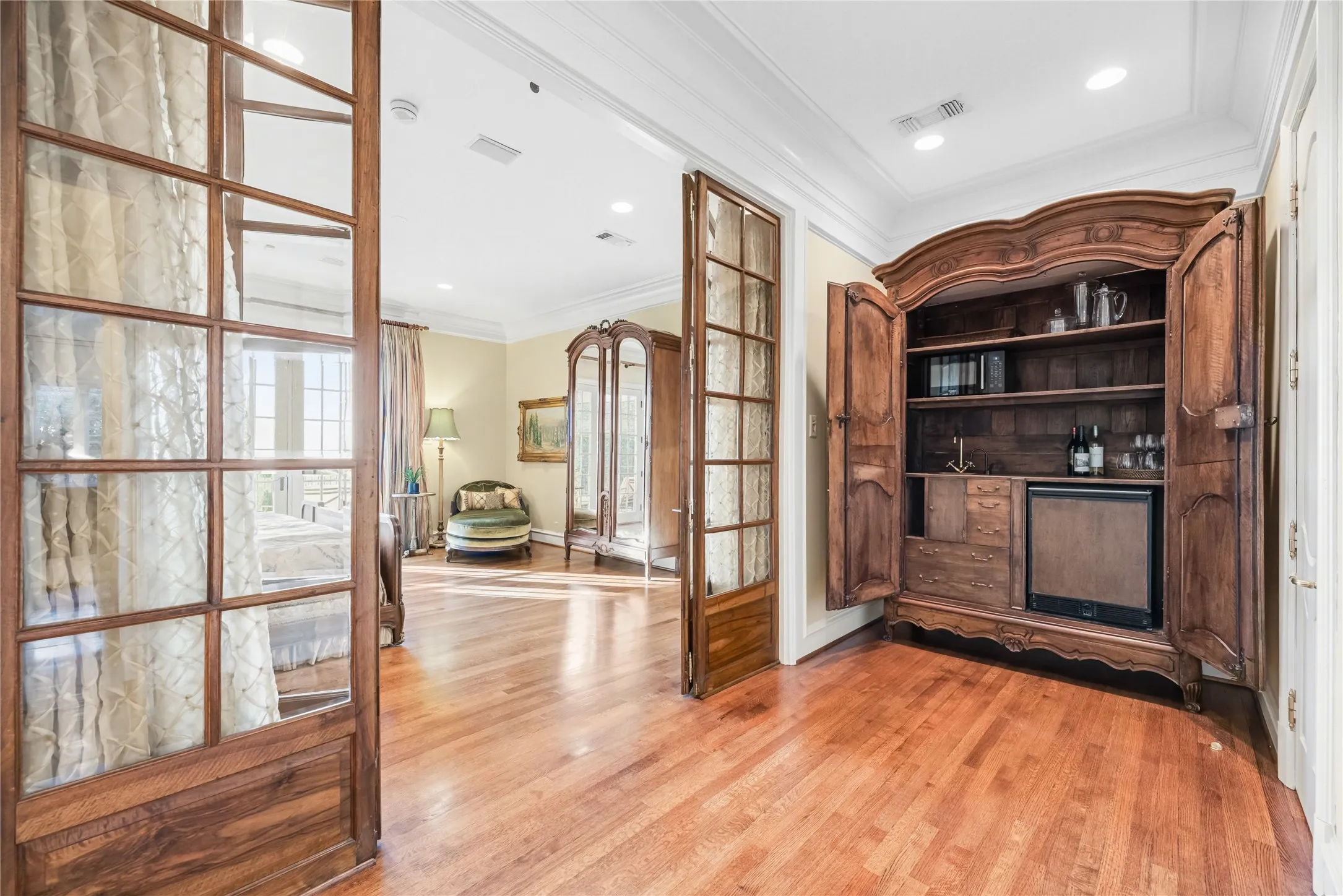 Built in antique wetbar
