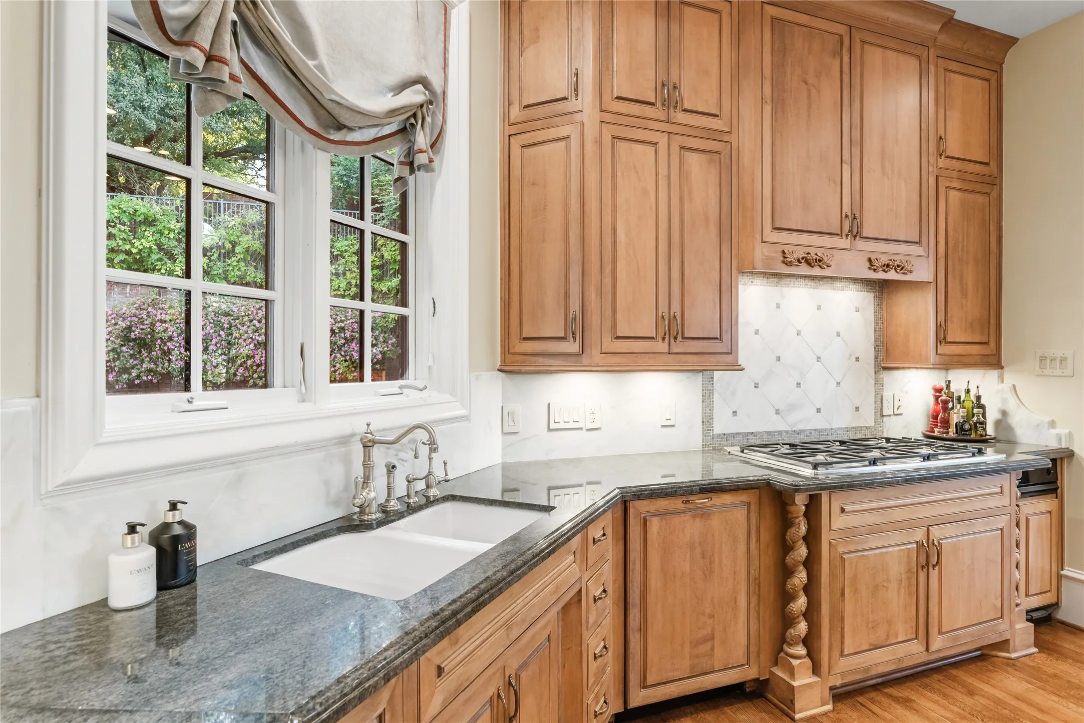 Single Family Residence For Sale in Tarrant County , 3004 W Shadow Drive, Arlington, Texas 76006, 5 Bedroom, 7 Bathroom, 5 Garage spaces, 9,026 Sqft, built in 1998, Preowned, mls#21147088, Real Estate Agent in Arlington, Homes For Sale in Tarrant county, Homes For Sale in Arlington, Realtor in Arlington Texas, Real Estate Brokerage Independent Realty Texas, Luminita Cordes Realtor