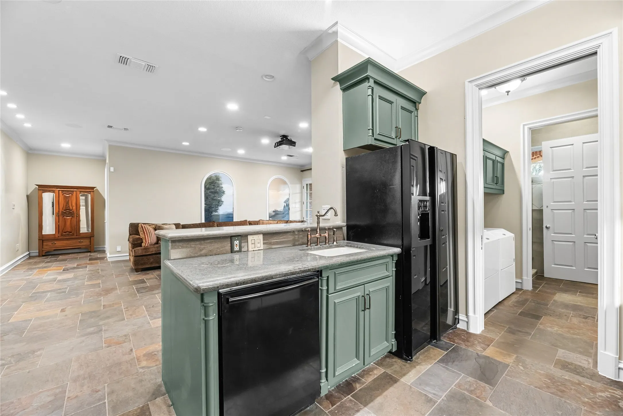 Full kitchen on lower level with attached laundry and full bath