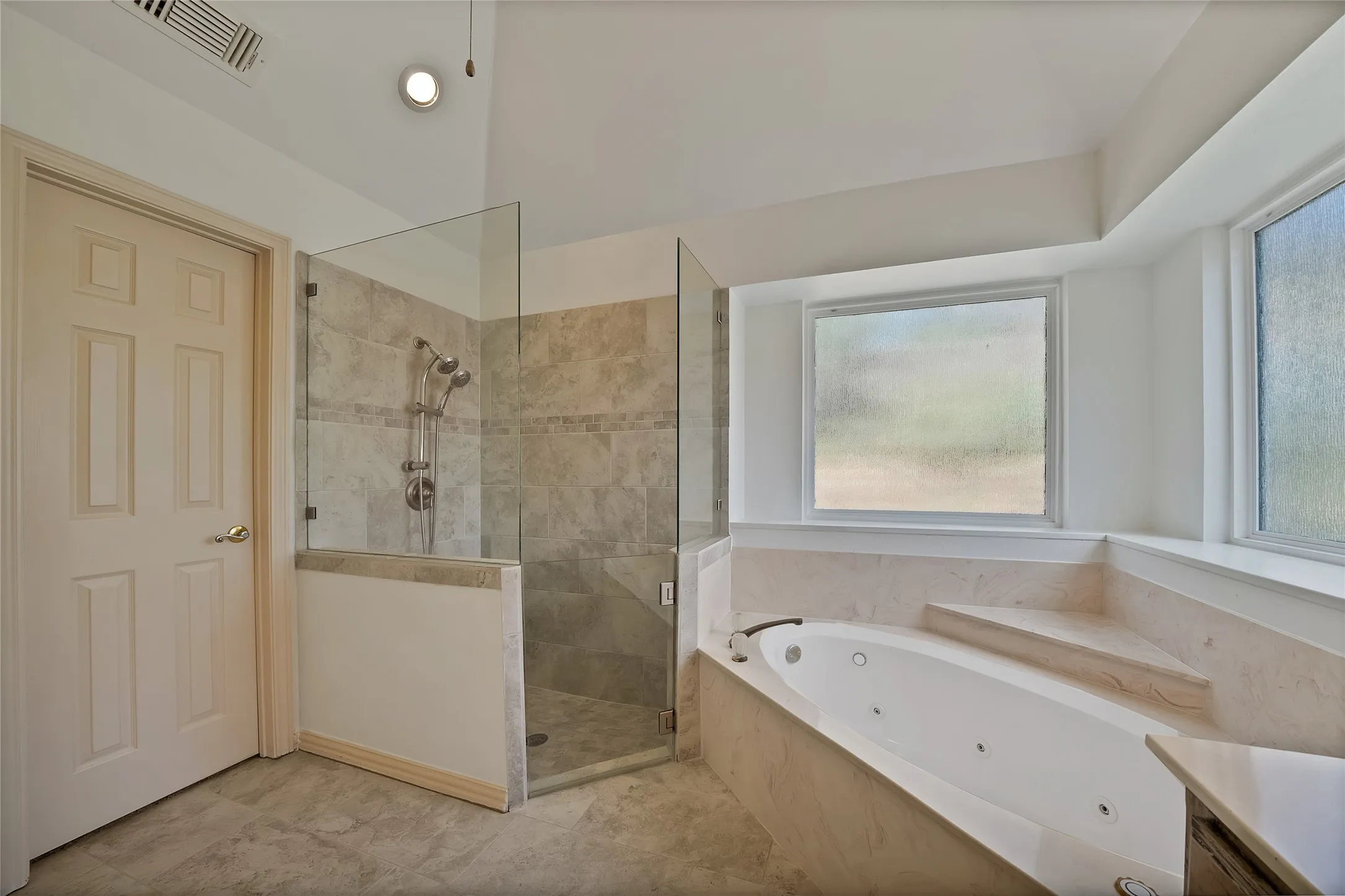 Single Family Residence For Sale in Tarrant County , 2930 Woodland Hills Drive, Grapevine, Texas 76051, 3 Bedrooms, 2 Bathrooms, 2 Garage spaces, 2,062 Sqft, built in 1989, Preowned, Price $480,000, mls#21217996, Real Estate Agent in Grapevine, Homes For Sale in Tarrant county, Homes For Sale in Grapevine, Realtor in Grapevine Texas, Real Estate Brokerage Independent Realty Texas, Luminita Cordes Realtor
