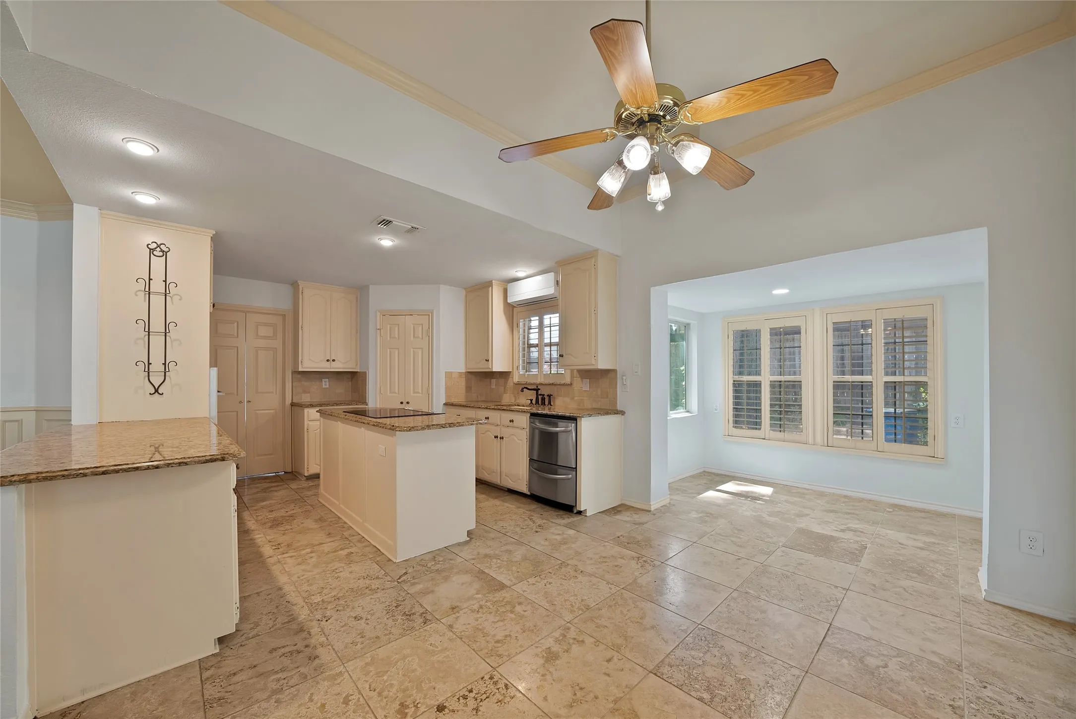 Single Family Residence For Sale in Tarrant County , 2930 Woodland Hills Drive, Grapevine, Texas 76051, 3 Bedrooms, 2 Bathrooms, 2 Garage spaces, 2,062 Sqft, built in 1989, Preowned, Price $480,000, mls#21217996, Real Estate Agent in Grapevine, Homes For Sale in Tarrant county, Homes For Sale in Grapevine, Realtor in Grapevine Texas, Real Estate Brokerage Independent Realty Texas, Luminita Cordes Realtor