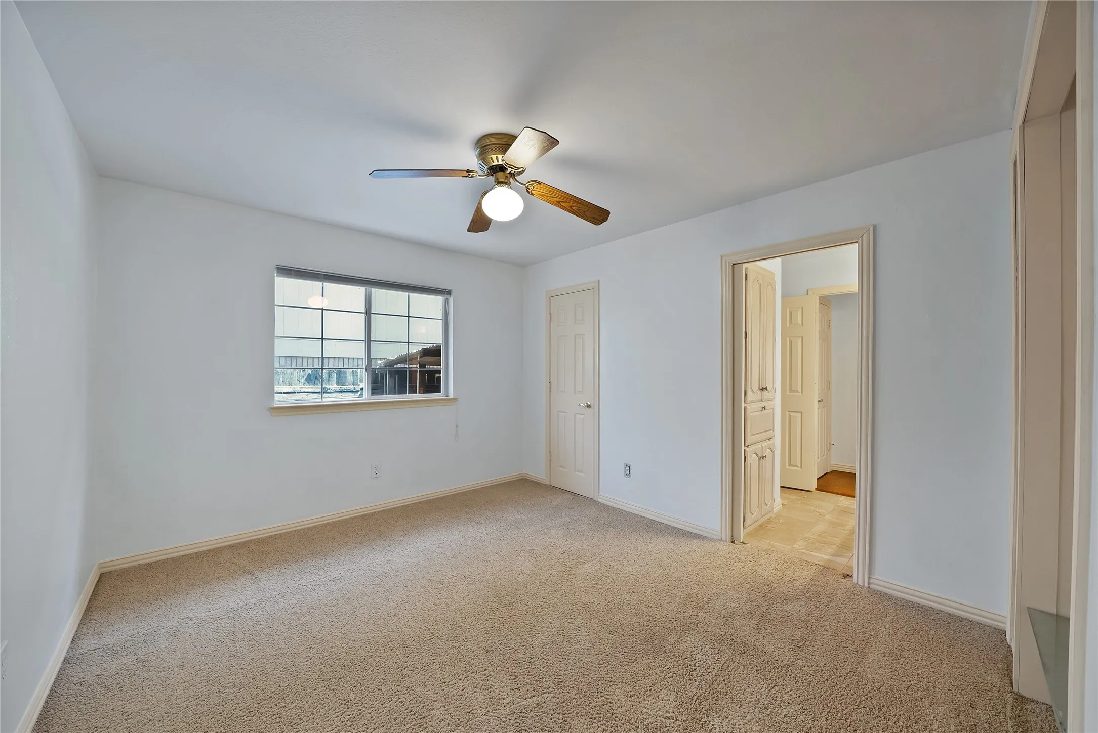 Single Family Residence For Sale in Tarrant County , 2930 Woodland Hills Drive, Grapevine, Texas 76051, 3 Bedrooms, 2 Bathrooms, 2 Garage spaces, 2,062 Sqft, built in 1989, Preowned, Price $480,000, mls#21217996, Real Estate Agent in Grapevine, Homes For Sale in Tarrant county, Homes For Sale in Grapevine, Realtor in Grapevine Texas, Real Estate Brokerage Independent Realty Texas, Luminita Cordes Realtor