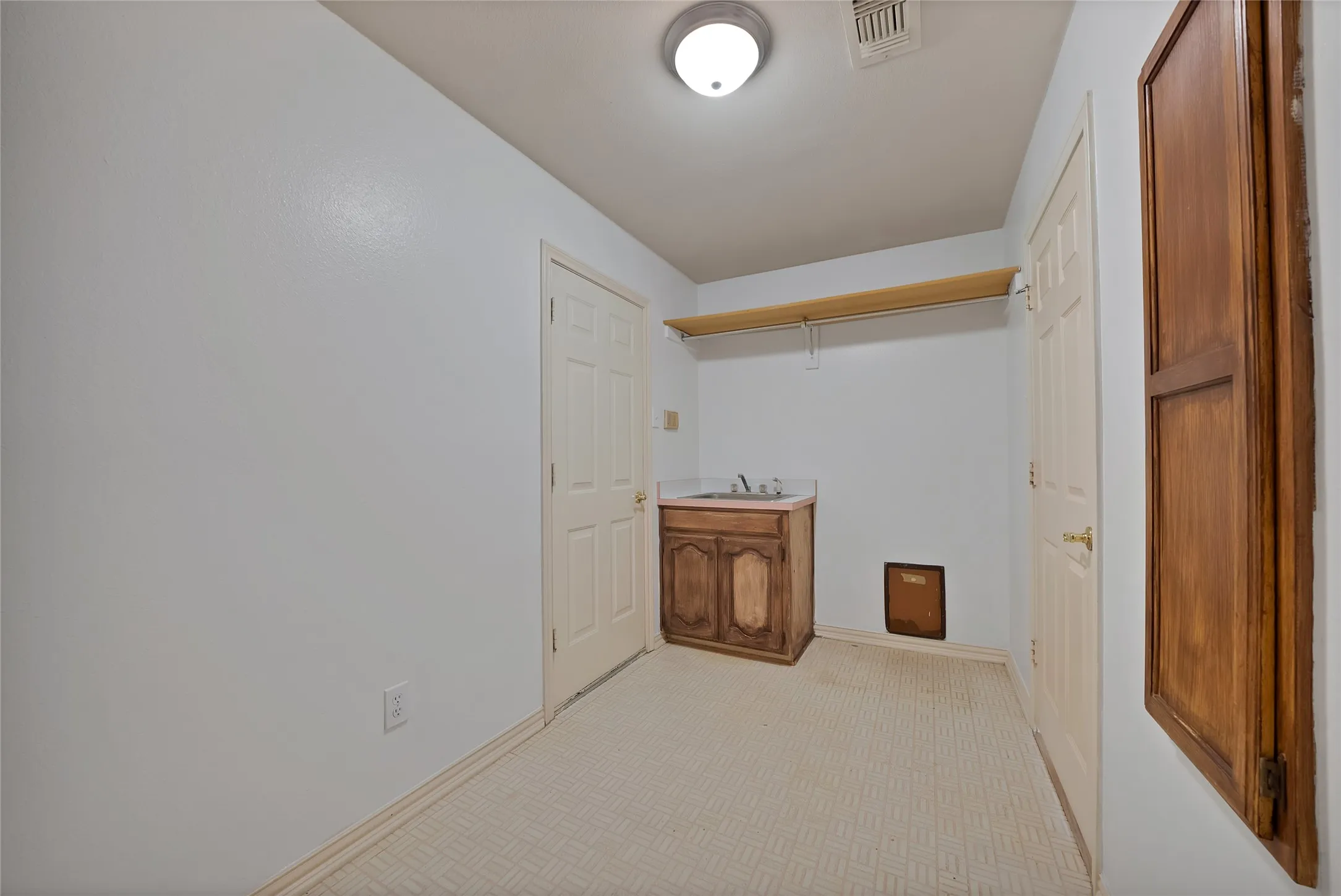 Single Family Residence For Sale in Tarrant County , 2930 Woodland Hills Drive, Grapevine, Texas 76051, 3 Bedrooms, 2 Bathrooms, 2 Garage spaces, 2,062 Sqft, built in 1989, Preowned, Price $480,000, mls#21217996, Real Estate Agent in Grapevine, Homes For Sale in Tarrant county, Homes For Sale in Grapevine, Realtor in Grapevine Texas, Real Estate Brokerage Independent Realty Texas, Luminita Cordes Realtor