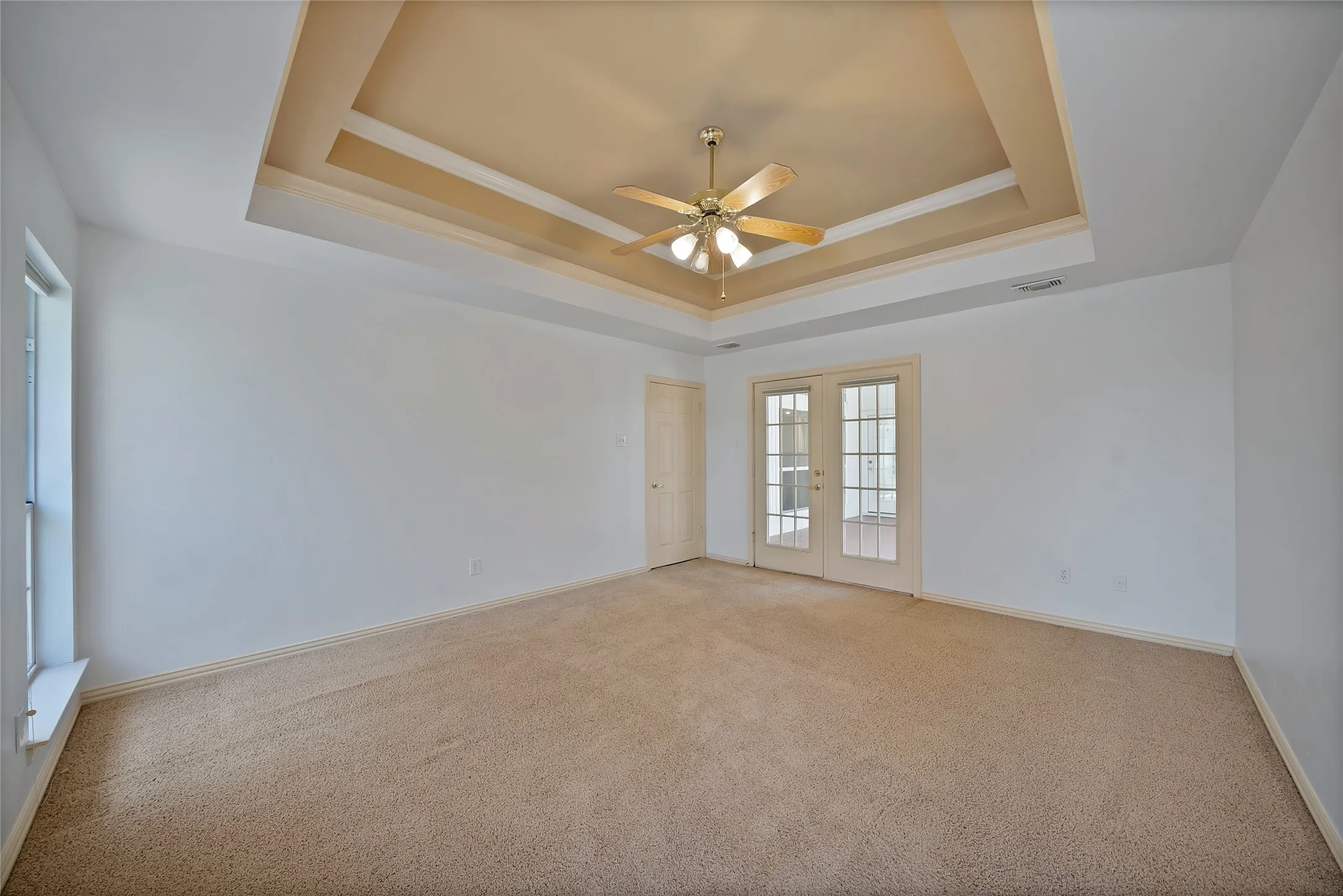 Single Family Residence For Sale in Tarrant County , 2930 Woodland Hills Drive, Grapevine, Texas 76051, 3 Bedrooms, 2 Bathrooms, 2 Garage spaces, 2,062 Sqft, built in 1989, Preowned, Price $480,000, mls#21217996, Real Estate Agent in Grapevine, Homes For Sale in Tarrant county, Homes For Sale in Grapevine, Realtor in Grapevine Texas, Real Estate Brokerage Independent Realty Texas, Luminita Cordes Realtor