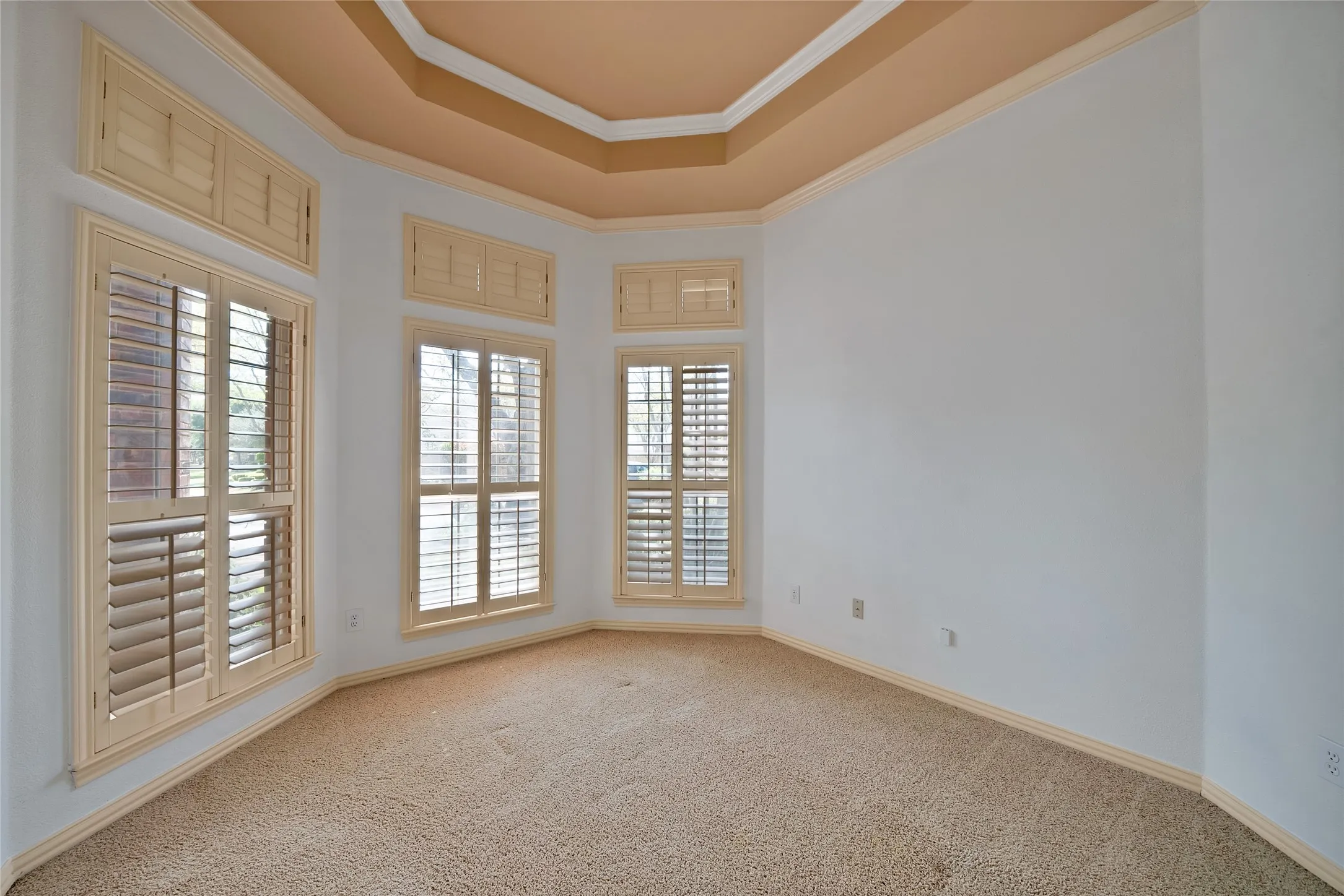 Single Family Residence For Sale in Tarrant County , 2930 Woodland Hills Drive, Grapevine, Texas 76051, 3 Bedrooms, 2 Bathrooms, 2 Garage spaces, 2,062 Sqft, built in 1989, Preowned, Price $480,000, mls#21217996, Real Estate Agent in Grapevine, Homes For Sale in Tarrant county, Homes For Sale in Grapevine, Realtor in Grapevine Texas, Real Estate Brokerage Independent Realty Texas, Luminita Cordes Realtor