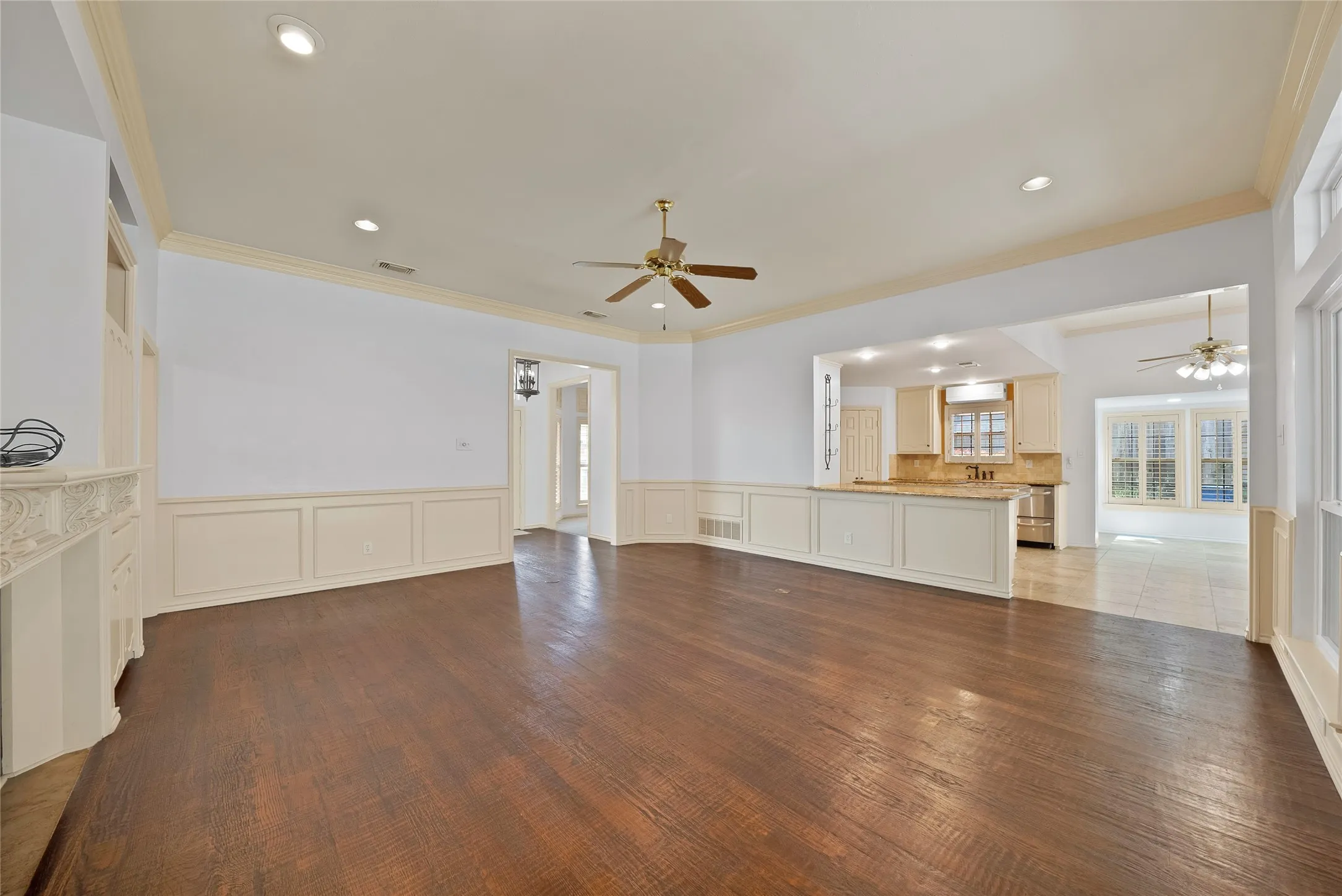 Single Family Residence For Sale in Tarrant County , 2930 Woodland Hills Drive, Grapevine, Texas 76051, 3 Bedrooms, 2 Bathrooms, 2 Garage spaces, 2,062 Sqft, built in 1989, Preowned, Price $480,000, mls#21217996, Real Estate Agent in Grapevine, Homes For Sale in Tarrant county, Homes For Sale in Grapevine, Realtor in Grapevine Texas, Real Estate Brokerage Independent Realty Texas, Luminita Cordes Realtor