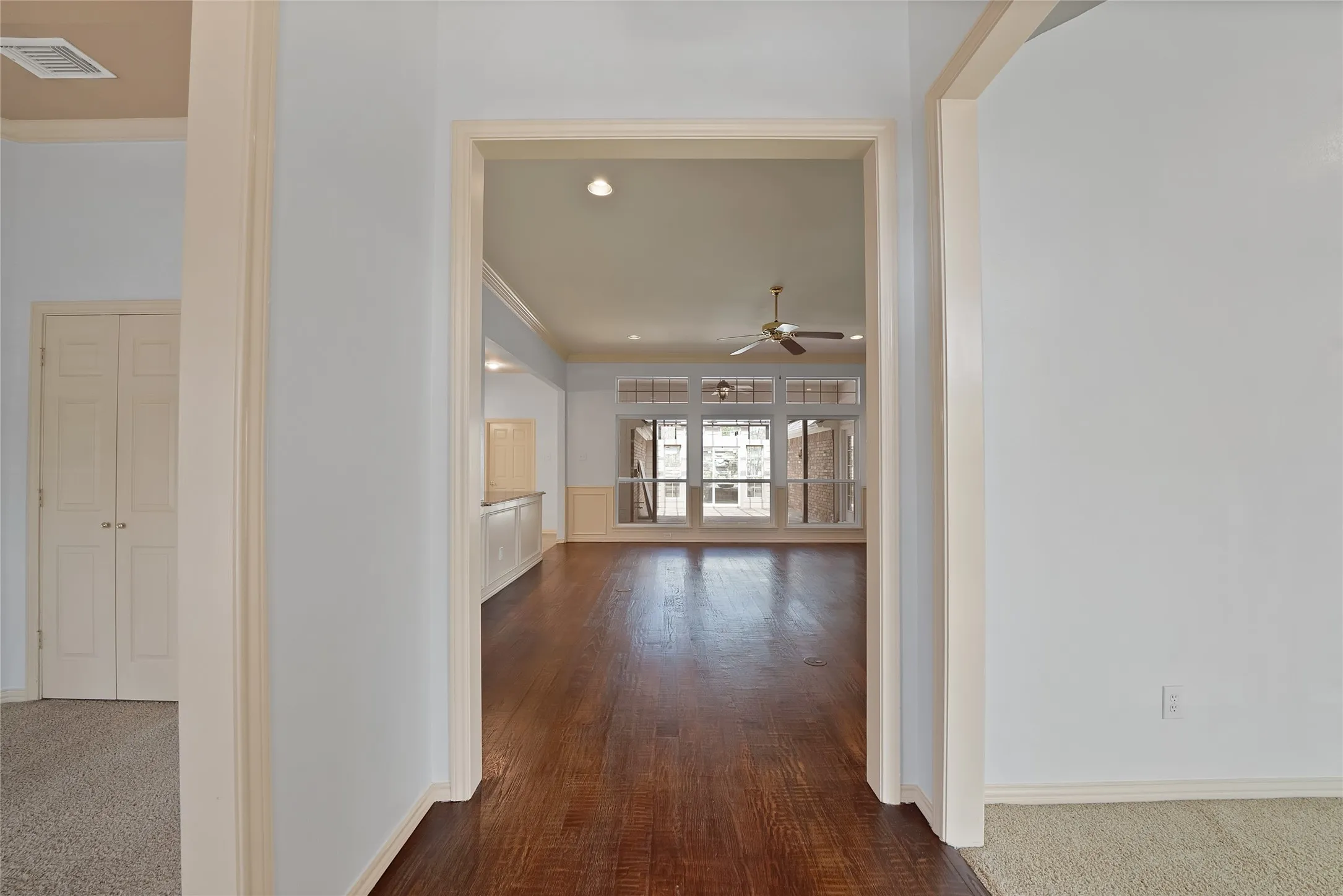 Single Family Residence For Sale in Tarrant County , 2930 Woodland Hills Drive, Grapevine, Texas 76051, 3 Bedrooms, 2 Bathrooms, 2 Garage spaces, 2,062 Sqft, built in 1989, Preowned, Price $480,000, mls#21217996, Real Estate Agent in Grapevine, Homes For Sale in Tarrant county, Homes For Sale in Grapevine, Realtor in Grapevine Texas, Real Estate Brokerage Independent Realty Texas, Luminita Cordes Realtor