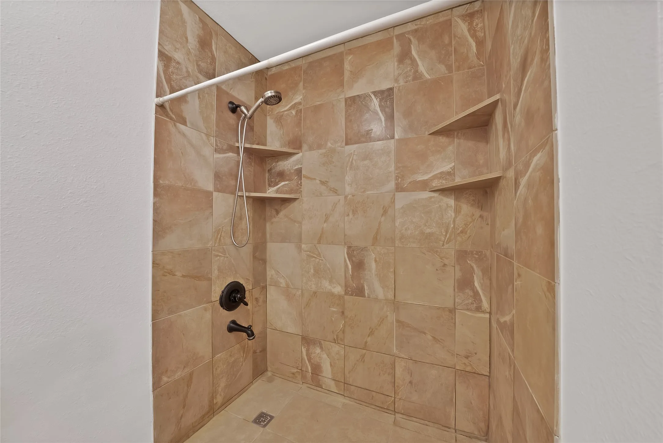 Single Family Residence For Sale in Tarrant County , 2930 Woodland Hills Drive, Grapevine, Texas 76051, 3 Bedrooms, 2 Bathrooms, 2 Garage spaces, 2,062 Sqft, built in 1989, Preowned, Price $480,000, mls#21217996, Real Estate Agent in Grapevine, Homes For Sale in Tarrant county, Homes For Sale in Grapevine, Realtor in Grapevine Texas, Real Estate Brokerage Independent Realty Texas, Luminita Cordes Realtor