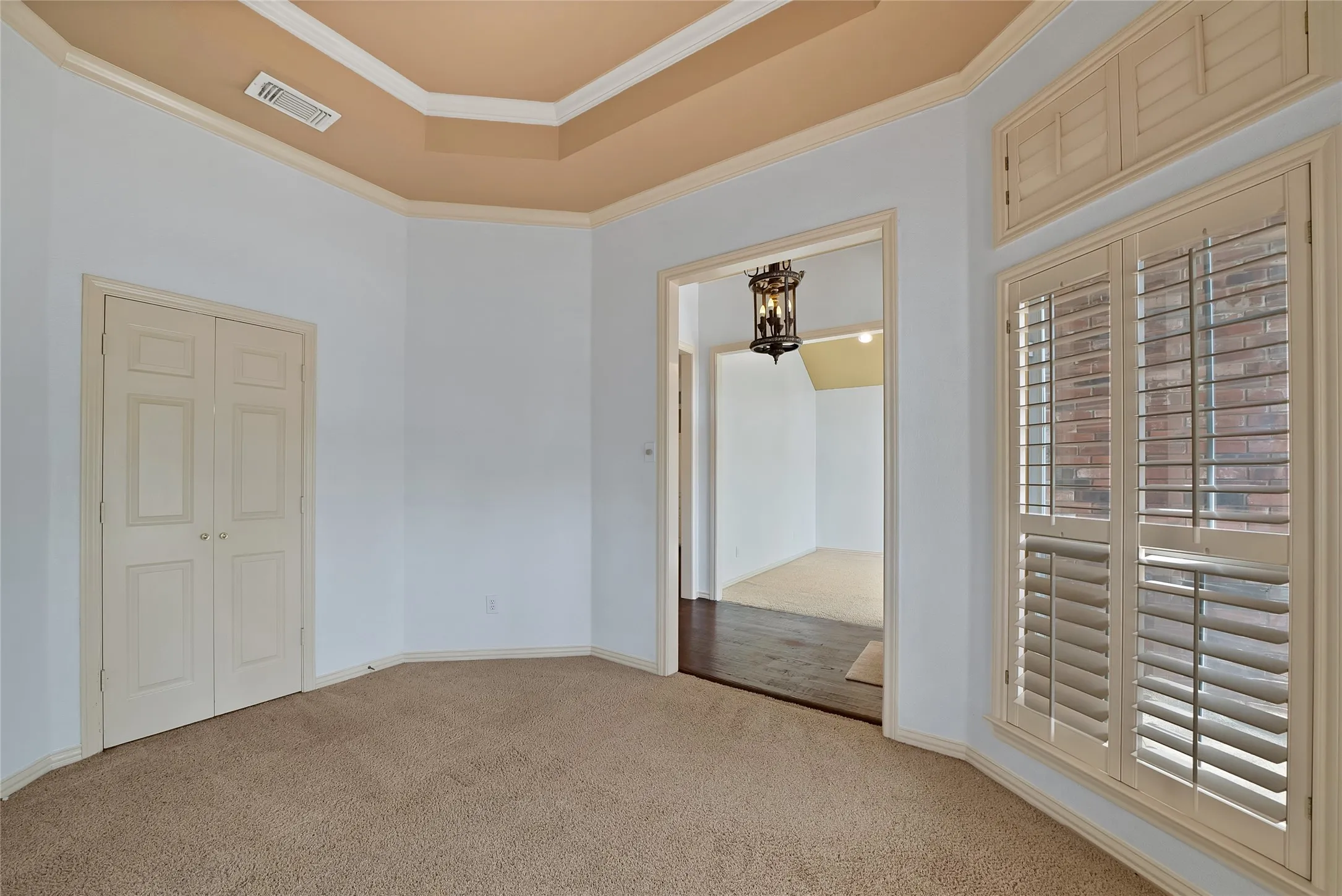 Single Family Residence For Sale in Tarrant County , 2930 Woodland Hills Drive, Grapevine, Texas 76051, 3 Bedrooms, 2 Bathrooms, 2 Garage spaces, 2,062 Sqft, built in 1989, Preowned, Price $480,000, mls#21217996, Real Estate Agent in Grapevine, Homes For Sale in Tarrant county, Homes For Sale in Grapevine, Realtor in Grapevine Texas, Real Estate Brokerage Independent Realty Texas, Luminita Cordes Realtor
