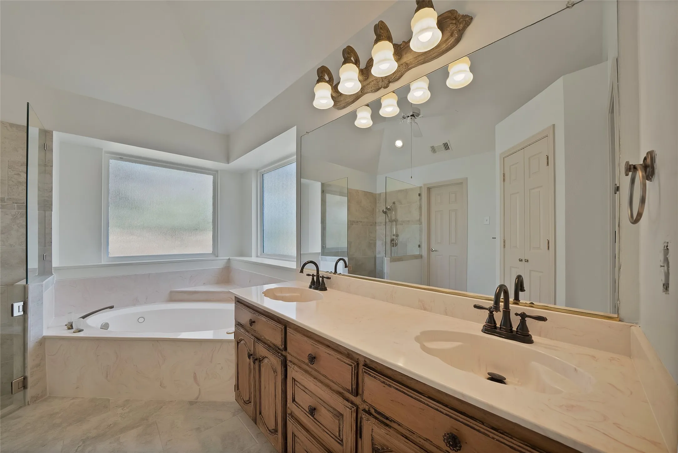 Single Family Residence For Sale in Tarrant County , 2930 Woodland Hills Drive, Grapevine, Texas 76051, 3 Bedrooms, 2 Bathrooms, 2 Garage spaces, 2,062 Sqft, built in 1989, Preowned, Price $480,000, mls#21217996, Real Estate Agent in Grapevine, Homes For Sale in Tarrant county, Homes For Sale in Grapevine, Realtor in Grapevine Texas, Real Estate Brokerage Independent Realty Texas, Luminita Cordes Realtor