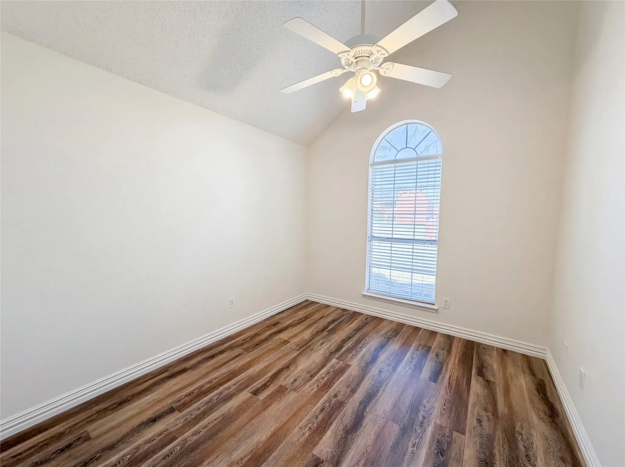 Single Family Residence For Sale in Collin County , 1711 Kennedy Drive, Wylie, Texas 75098, 4 Bedroom, 3 Bathroom, 2 Garage spaces, 2,876 Sqft, built in 1994, mls#21220048, Real Estate Agent in Wylie, Homes For Sale in Collin county, Homes For Sale in Wylie, Realtor in Wylie Texas, Real Estate Brokerage Independent Realty Texas, Luminita Cordes Realtor