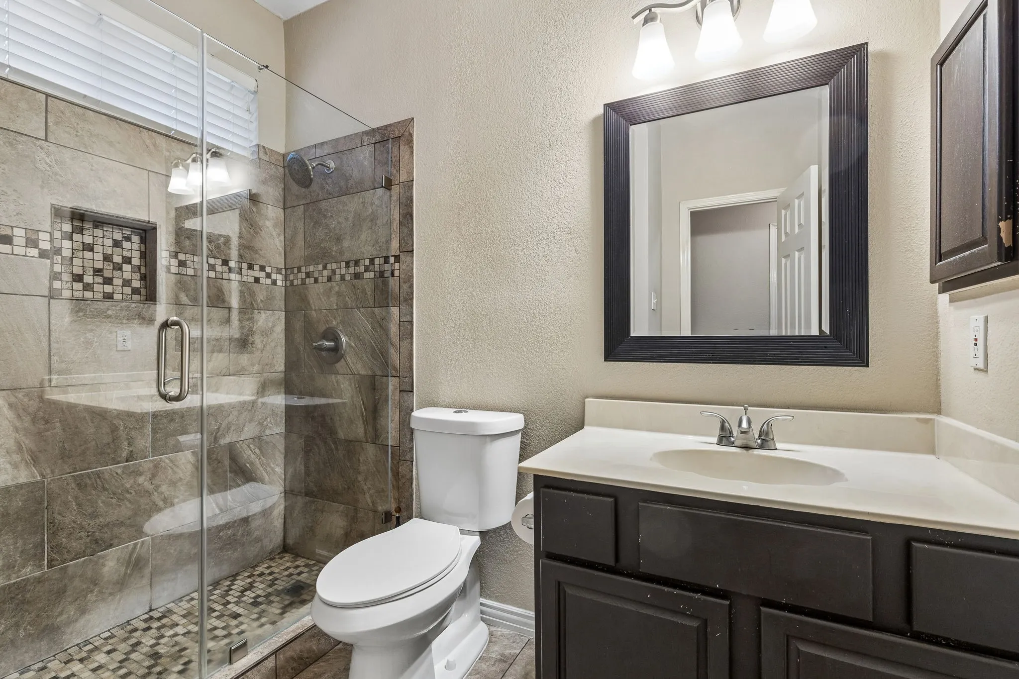 Single Family Residence For Sale in Dallas County , 2710 Winterberry Drive, Rowlett, Texas 75089, 4 Bedroom, 3 Bathroom, 2 Garage spaces, 3,019 Sqft, built in 1998, Preowned, mls#21209905, Real Estate Agent in Rowlett, Homes For Sale in Dallas county, Homes For Sale in Rowlett, Realtor in Rowlett Texas, Real Estate Brokerage Independent Realty Texas, Luminita Cordes Realtor
