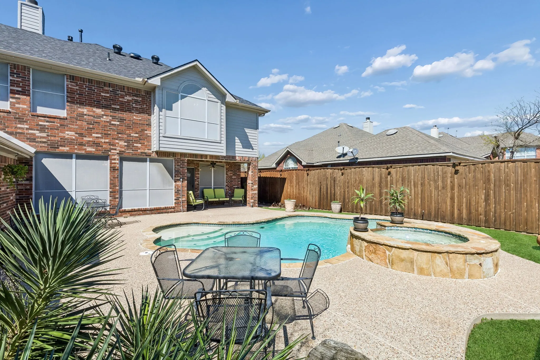 Single Family Residence For Sale in Dallas County , 2710 Winterberry Drive, Rowlett, Texas 75089, 4 Bedroom, 3 Bathroom, 2 Garage spaces, 3,019 Sqft, built in 1998, Preowned, mls#21209905, Real Estate Agent in Rowlett, Homes For Sale in Dallas county, Homes For Sale in Rowlett, Realtor in Rowlett Texas, Real Estate Brokerage Independent Realty Texas, Luminita Cordes Realtor