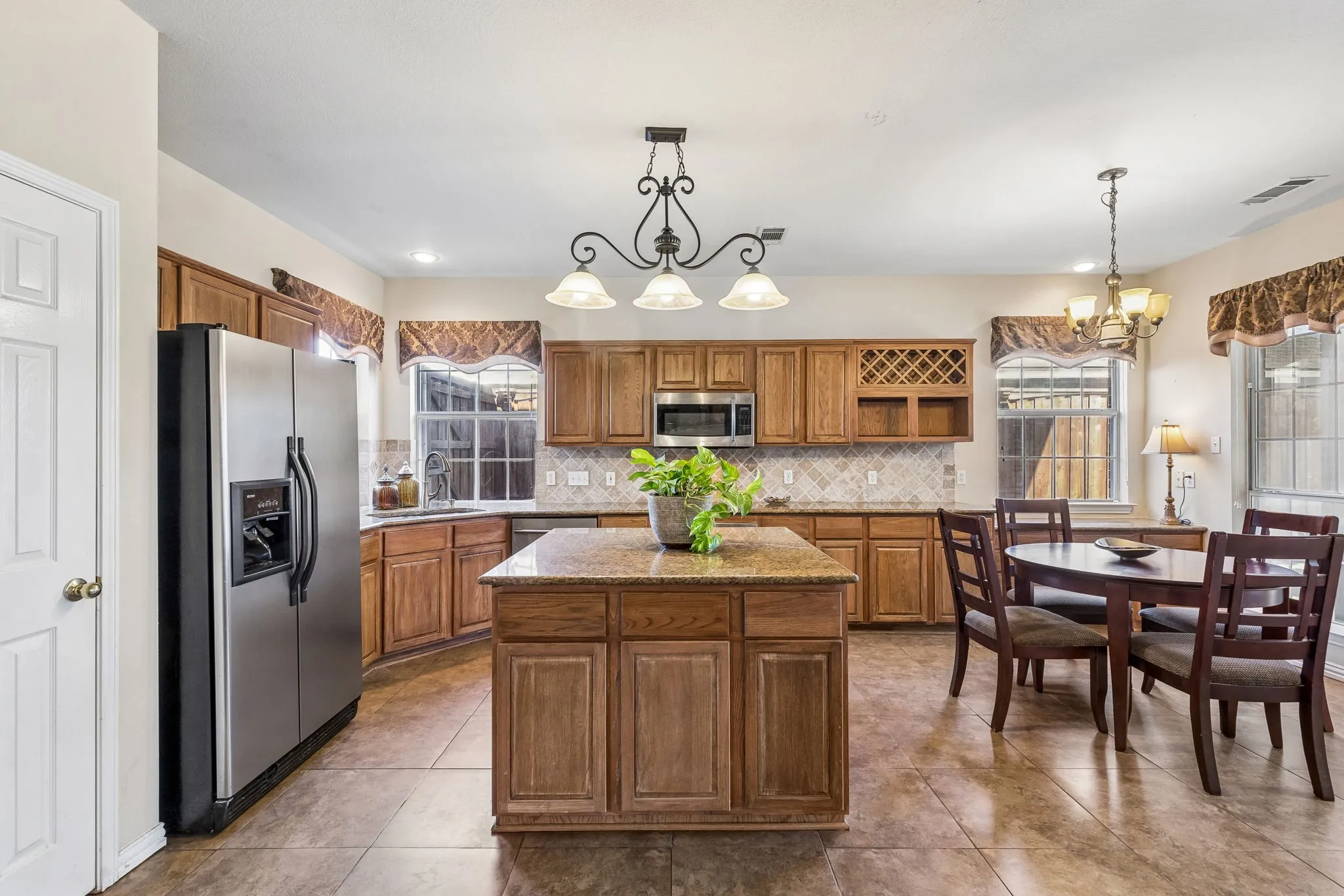 Single Family Residence For Sale in Dallas County , 2710 Winterberry Drive, Rowlett, Texas 75089, 4 Bedroom, 3 Bathroom, 2 Garage spaces, 3,019 Sqft, built in 1998, Preowned, mls#21209905, Real Estate Agent in Rowlett, Homes For Sale in Dallas county, Homes For Sale in Rowlett, Realtor in Rowlett Texas, Real Estate Brokerage Independent Realty Texas, Luminita Cordes Realtor