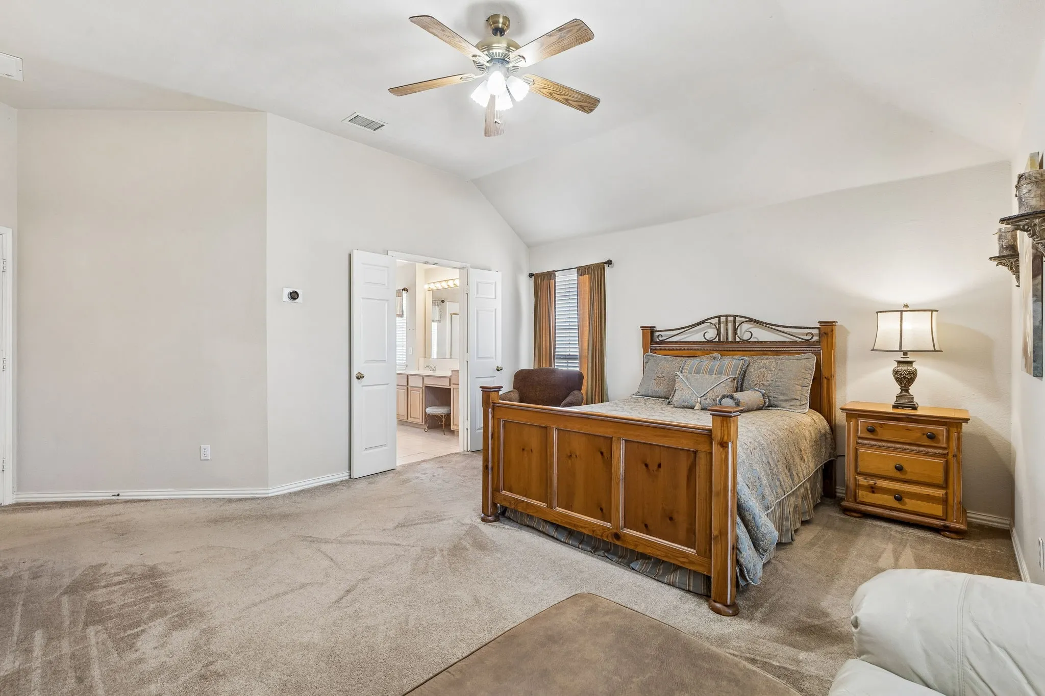 Single Family Residence For Sale in Dallas County , 2710 Winterberry Drive, Rowlett, Texas 75089, 4 Bedroom, 3 Bathroom, 2 Garage spaces, 3,019 Sqft, built in 1998, Preowned, mls#21209905, Real Estate Agent in Rowlett, Homes For Sale in Dallas county, Homes For Sale in Rowlett, Realtor in Rowlett Texas, Real Estate Brokerage Independent Realty Texas, Luminita Cordes Realtor