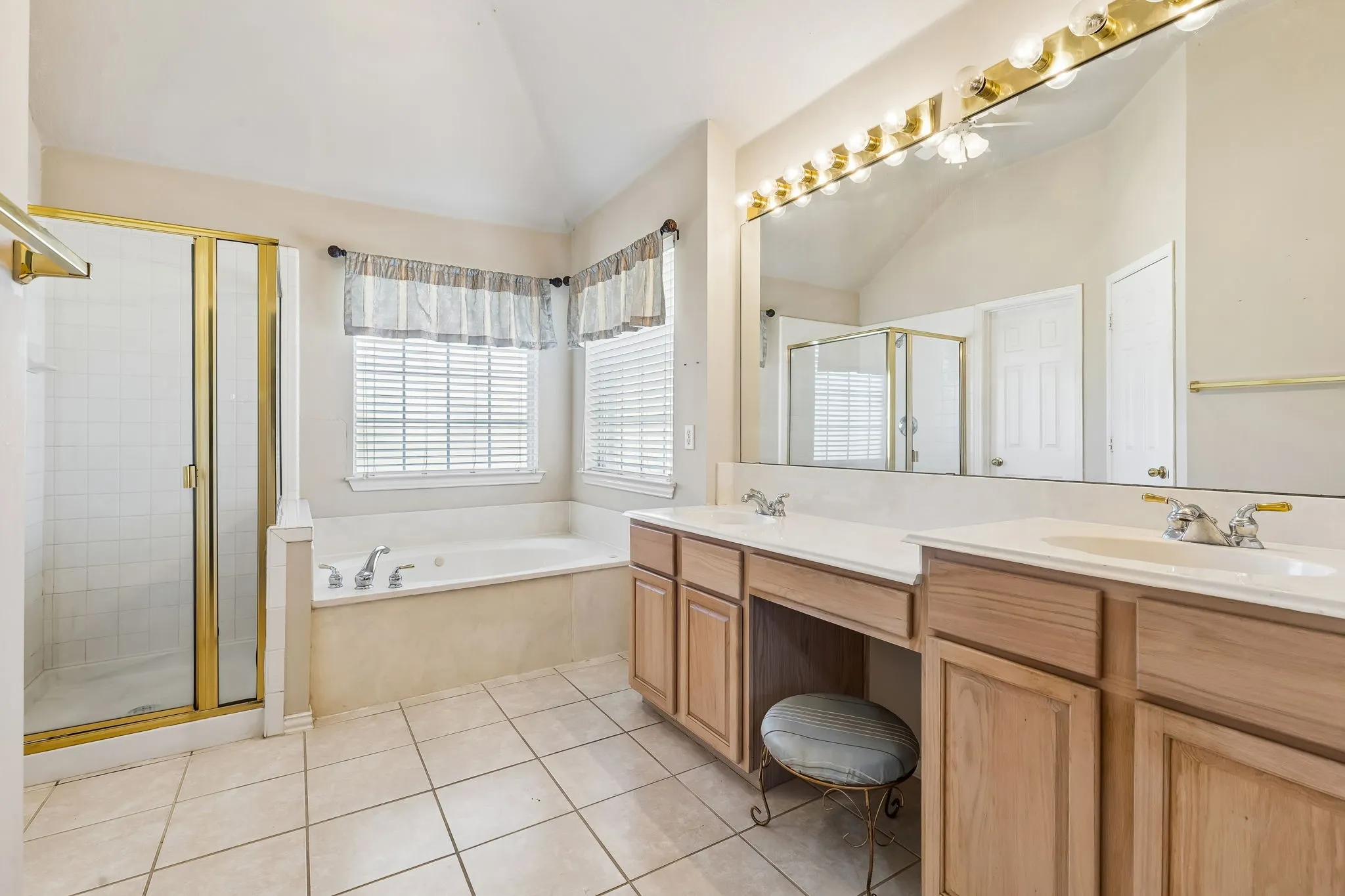 Single Family Residence For Sale in Dallas County , 2710 Winterberry Drive, Rowlett, Texas 75089, 4 Bedroom, 3 Bathroom, 2 Garage spaces, 3,019 Sqft, built in 1998, Preowned, mls#21209905, Real Estate Agent in Rowlett, Homes For Sale in Dallas county, Homes For Sale in Rowlett, Realtor in Rowlett Texas, Real Estate Brokerage Independent Realty Texas, Luminita Cordes Realtor