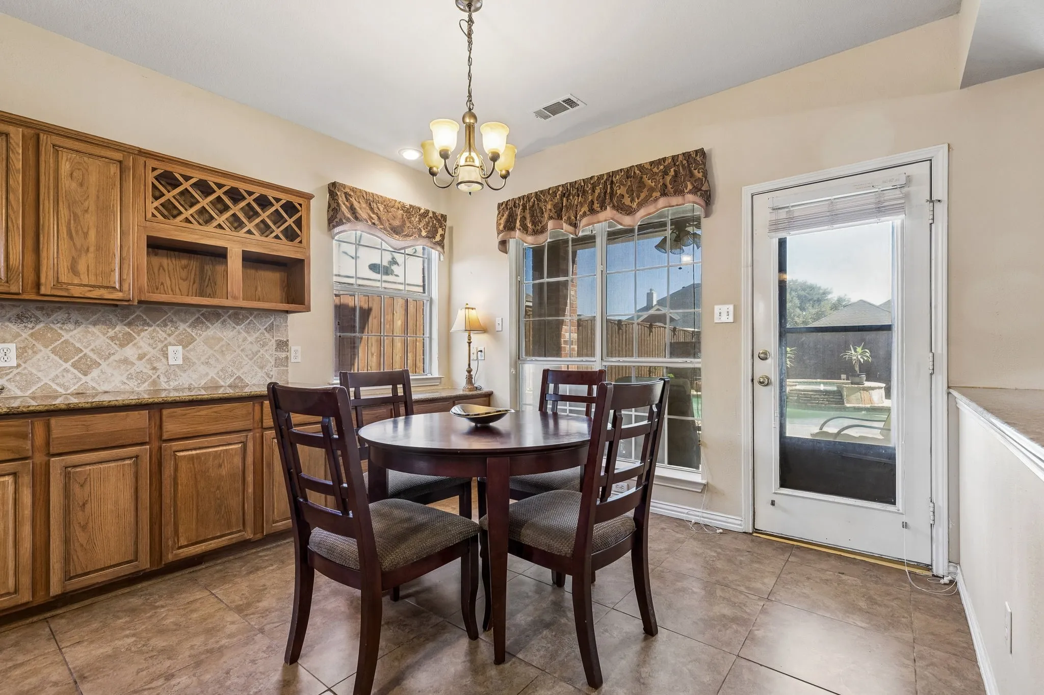 Single Family Residence For Sale in Dallas County , 2710 Winterberry Drive, Rowlett, Texas 75089, 4 Bedroom, 3 Bathroom, 2 Garage spaces, 3,019 Sqft, built in 1998, Preowned, mls#21209905, Real Estate Agent in Rowlett, Homes For Sale in Dallas county, Homes For Sale in Rowlett, Realtor in Rowlett Texas, Real Estate Brokerage Independent Realty Texas, Luminita Cordes Realtor