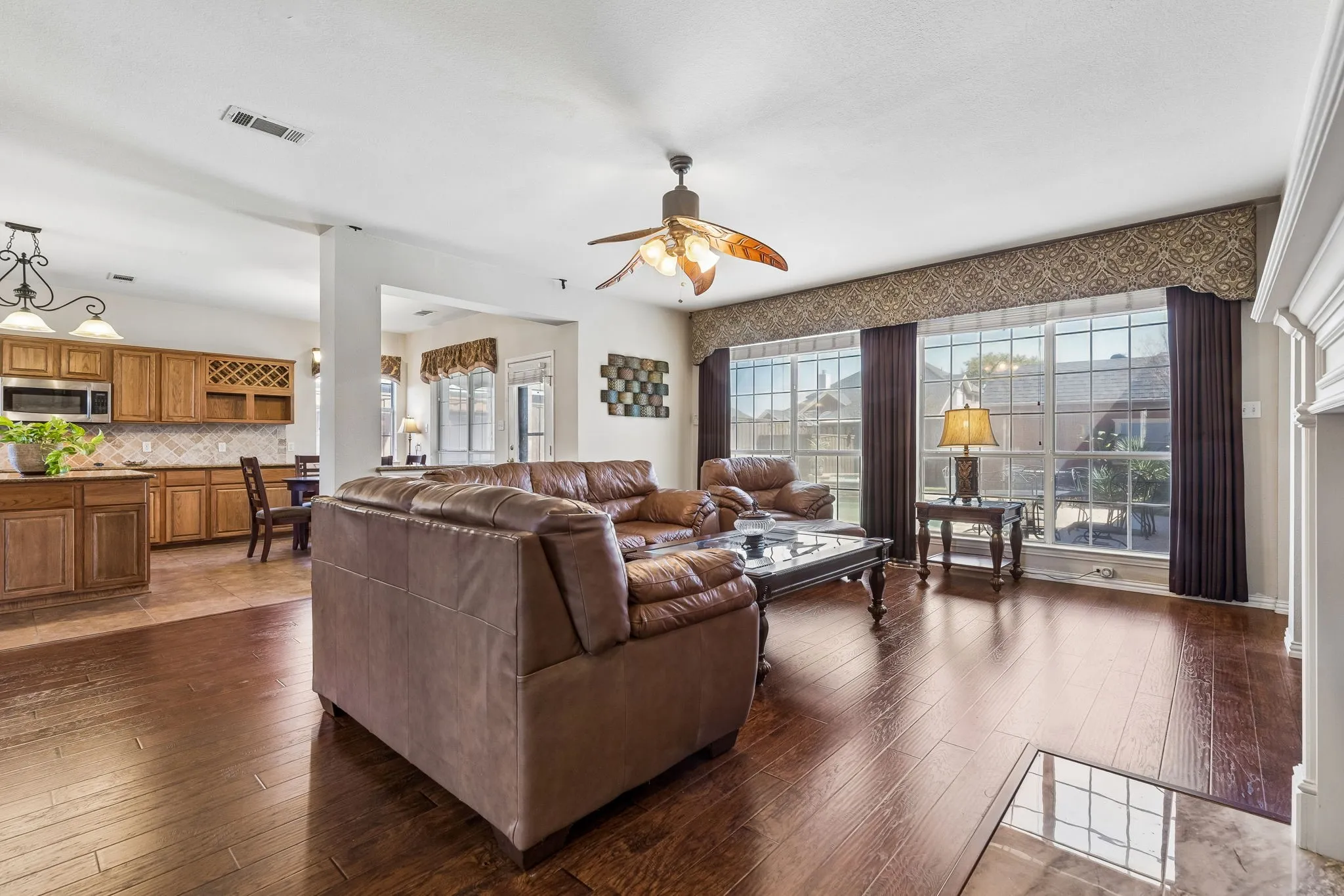 Single Family Residence For Sale in Dallas County , 2710 Winterberry Drive, Rowlett, Texas 75089, 4 Bedroom, 3 Bathroom, 2 Garage spaces, 3,019 Sqft, built in 1998, Preowned, mls#21209905, Real Estate Agent in Rowlett, Homes For Sale in Dallas county, Homes For Sale in Rowlett, Realtor in Rowlett Texas, Real Estate Brokerage Independent Realty Texas, Luminita Cordes Realtor