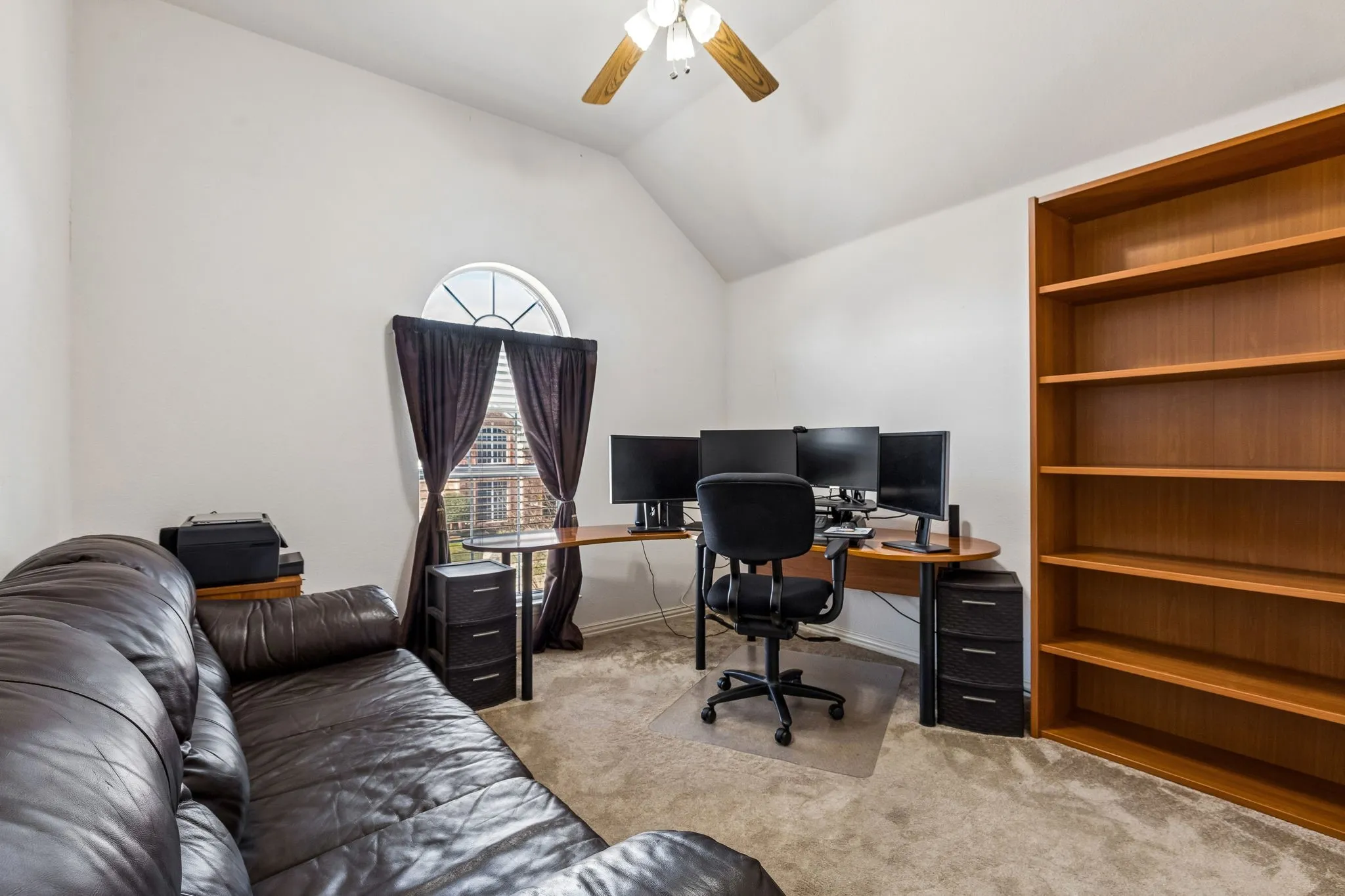 Single Family Residence For Sale in Dallas County , 2710 Winterberry Drive, Rowlett, Texas 75089, 4 Bedroom, 3 Bathroom, 2 Garage spaces, 3,019 Sqft, built in 1998, Preowned, mls#21209905, Real Estate Agent in Rowlett, Homes For Sale in Dallas county, Homes For Sale in Rowlett, Realtor in Rowlett Texas, Real Estate Brokerage Independent Realty Texas, Luminita Cordes Realtor