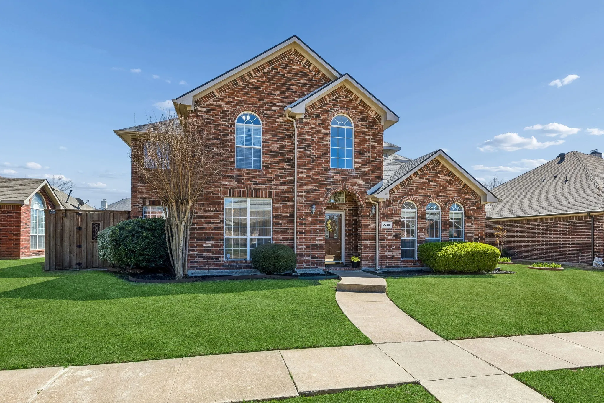 Single Family Residence For Sale in Dallas County , 2710 Winterberry Drive, Rowlett, Texas 75089, 4 Bedroom, 3 Bathroom, 2 Garage spaces, 3,019 Sqft, built in 1998, Preowned, mls#21209905, Real Estate Agent in Rowlett, Homes For Sale in Dallas county, Homes For Sale in Rowlett, Realtor in Rowlett Texas, Real Estate Brokerage Independent Realty Texas, Luminita Cordes Realtor