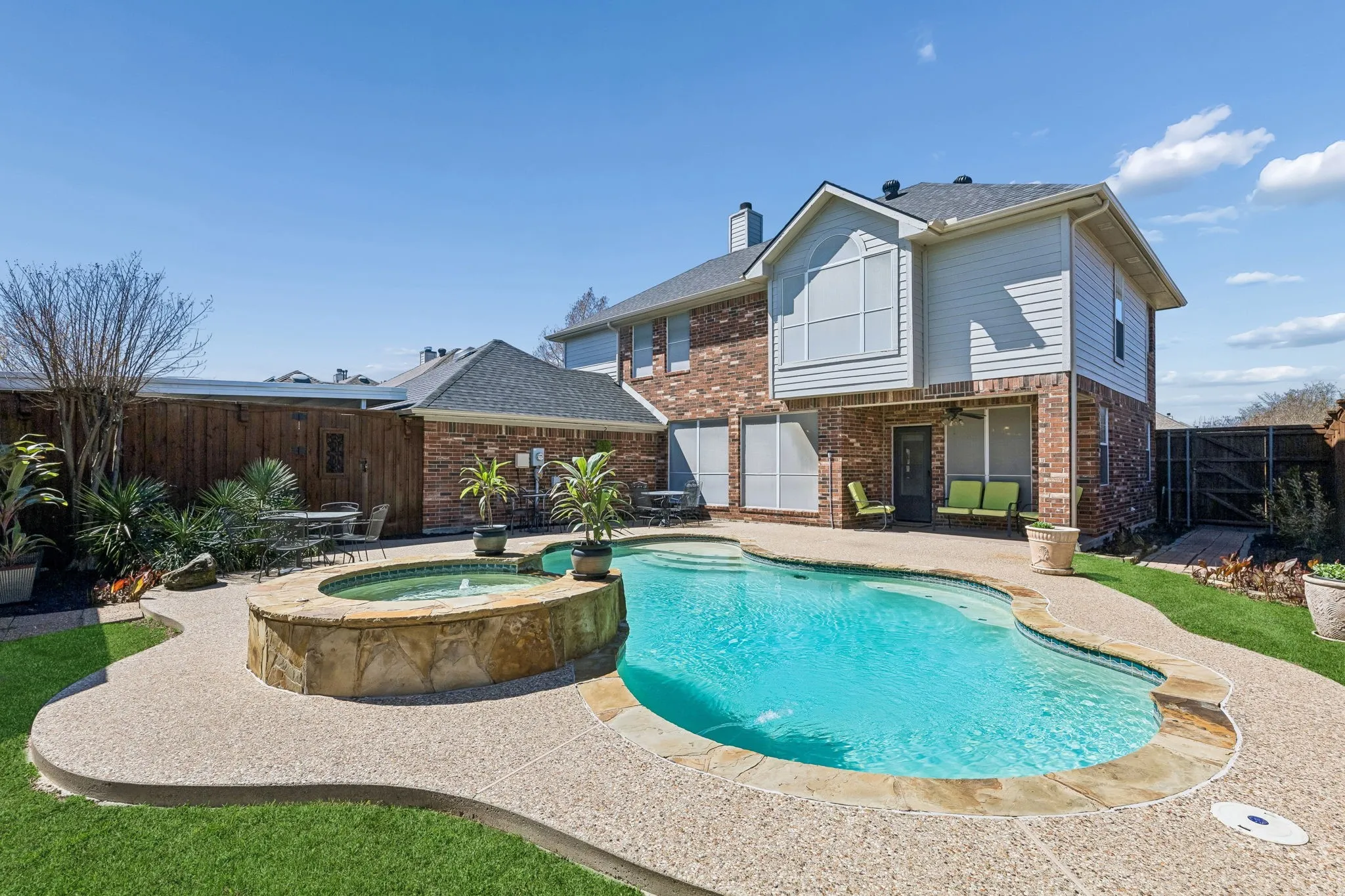 Single Family Residence For Sale in Dallas County , 2710 Winterberry Drive, Rowlett, Texas 75089, 4 Bedroom, 3 Bathroom, 2 Garage spaces, 3,019 Sqft, built in 1998, Preowned, mls#21209905, Real Estate Agent in Rowlett, Homes For Sale in Dallas county, Homes For Sale in Rowlett, Realtor in Rowlett Texas, Real Estate Brokerage Independent Realty Texas, Luminita Cordes Realtor
