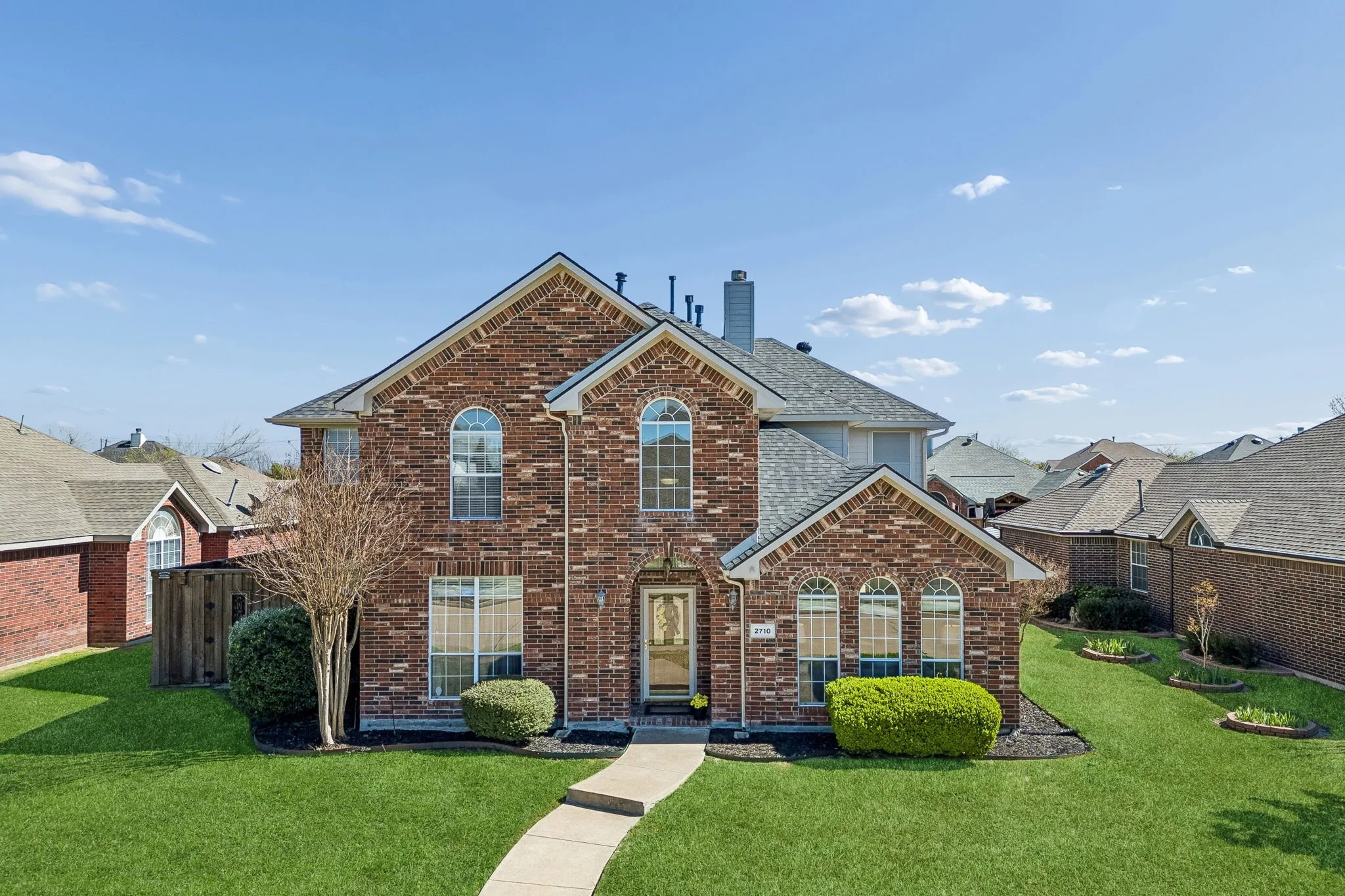 Single Family Residence For Sale in Dallas County , 2710 Winterberry Drive, Rowlett, Texas 75089, 4 Bedroom, 3 Bathroom, 2 Garage spaces, 3,019 Sqft, built in 1998, Preowned, mls#21209905, Real Estate Agent in Rowlett, Homes For Sale in Dallas county, Homes For Sale in Rowlett, Realtor in Rowlett Texas, Real Estate Brokerage Independent Realty Texas, Luminita Cordes Realtor