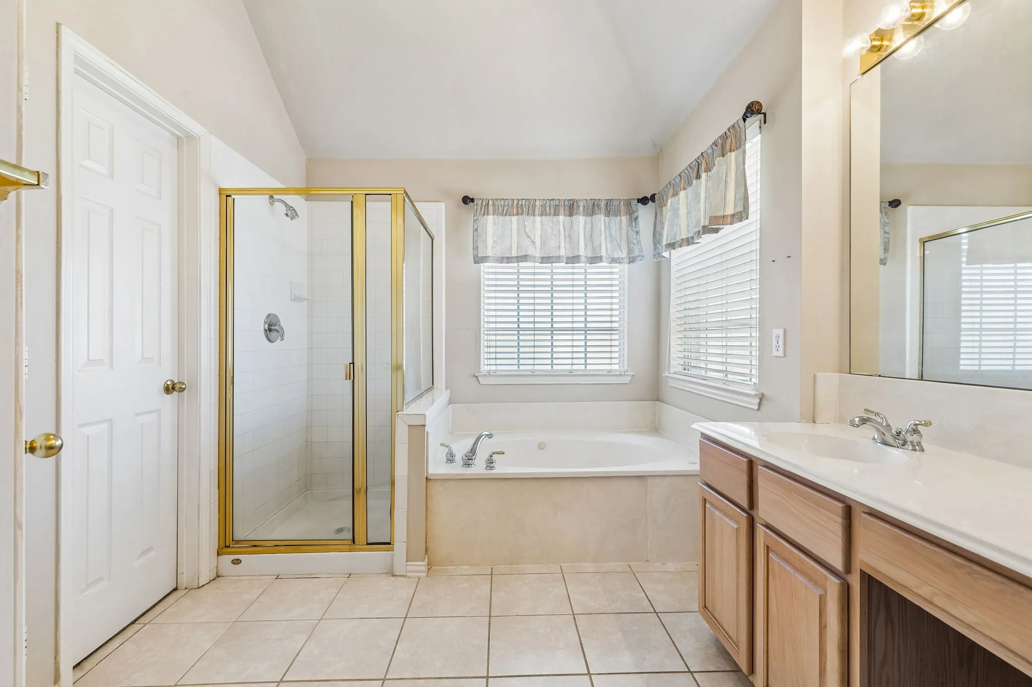 Single Family Residence For Sale in Dallas County , 2710 Winterberry Drive, Rowlett, Texas 75089, 4 Bedroom, 3 Bathroom, 2 Garage spaces, 3,019 Sqft, built in 1998, Preowned, mls#21209905, Real Estate Agent in Rowlett, Homes For Sale in Dallas county, Homes For Sale in Rowlett, Realtor in Rowlett Texas, Real Estate Brokerage Independent Realty Texas, Luminita Cordes Realtor
