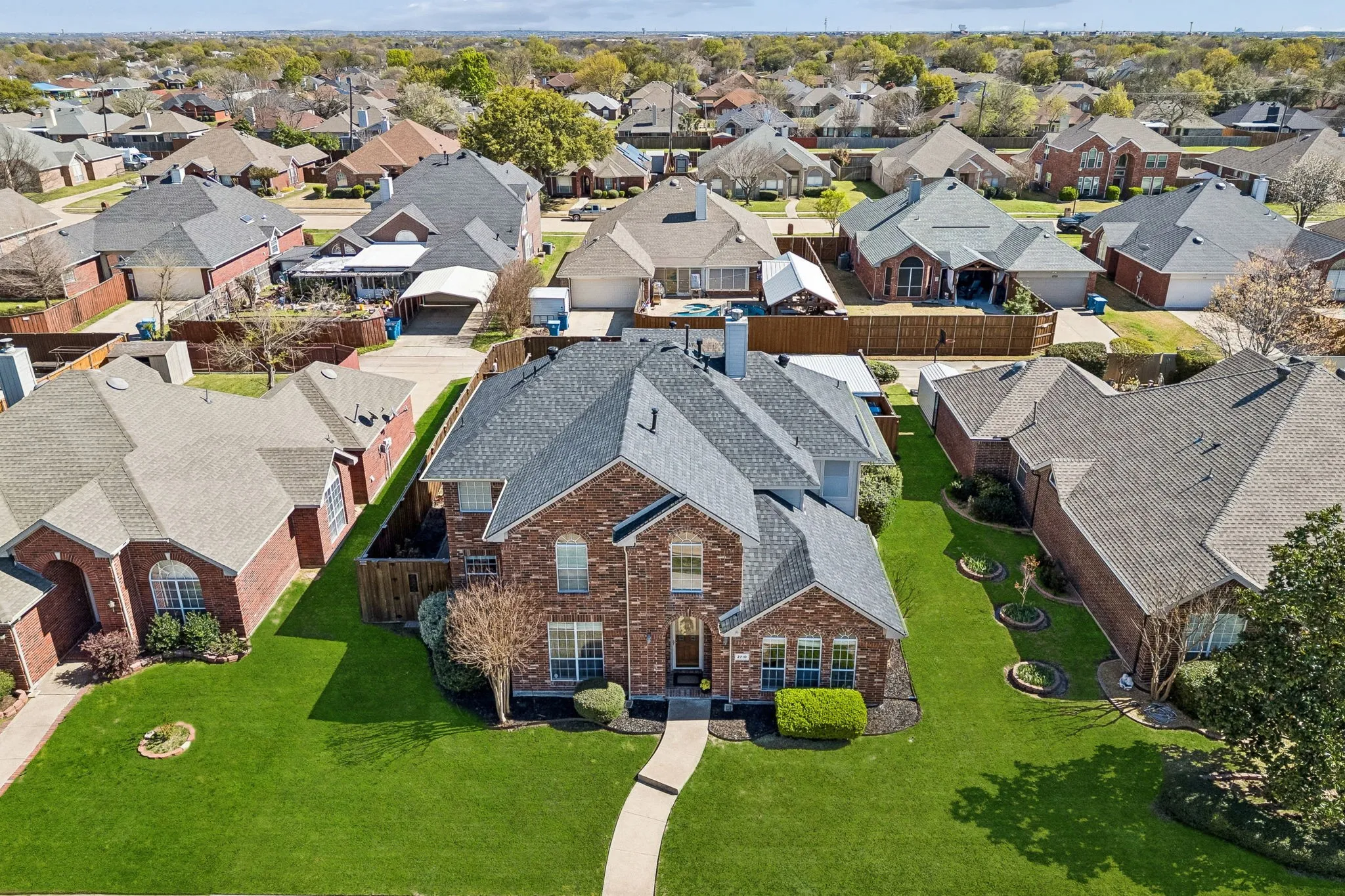 Single Family Residence For Sale in Dallas County , 2710 Winterberry Drive, Rowlett, Texas 75089, 4 Bedroom, 3 Bathroom, 2 Garage spaces, 3,019 Sqft, built in 1998, Preowned, mls#21209905, Real Estate Agent in Rowlett, Homes For Sale in Dallas county, Homes For Sale in Rowlett, Realtor in Rowlett Texas, Real Estate Brokerage Independent Realty Texas, Luminita Cordes Realtor