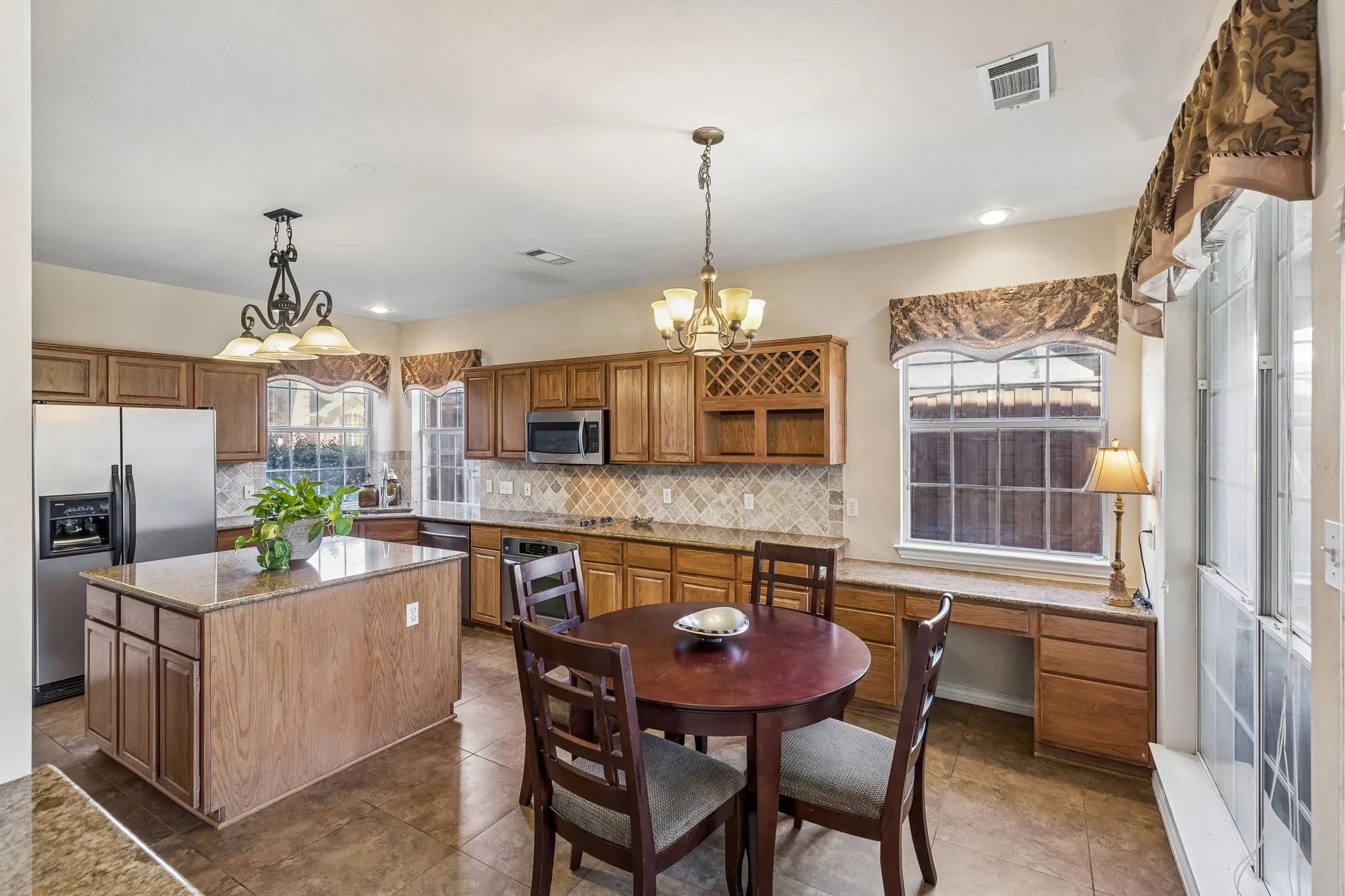 Single Family Residence For Sale in Dallas County , 2710 Winterberry Drive, Rowlett, Texas 75089, 4 Bedroom, 3 Bathroom, 2 Garage spaces, 3,019 Sqft, built in 1998, Preowned, mls#21209905, Real Estate Agent in Rowlett, Homes For Sale in Dallas county, Homes For Sale in Rowlett, Realtor in Rowlett Texas, Real Estate Brokerage Independent Realty Texas, Luminita Cordes Realtor
