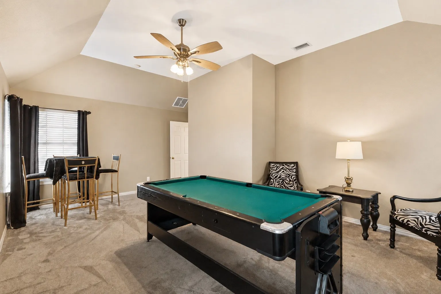 Single Family Residence For Sale in Dallas County , 2710 Winterberry Drive, Rowlett, Texas 75089, 4 Bedroom, 3 Bathroom, 2 Garage spaces, 3,019 Sqft, built in 1998, Preowned, mls#21209905, Real Estate Agent in Rowlett, Homes For Sale in Dallas county, Homes For Sale in Rowlett, Realtor in Rowlett Texas, Real Estate Brokerage Independent Realty Texas, Luminita Cordes Realtor