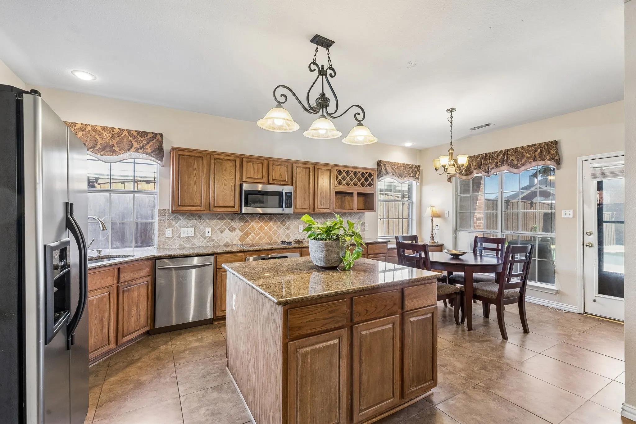 Single Family Residence For Sale in Dallas County , 2710 Winterberry Drive, Rowlett, Texas 75089, 4 Bedroom, 3 Bathroom, 2 Garage spaces, 3,019 Sqft, built in 1998, Preowned, mls#21209905, Real Estate Agent in Rowlett, Homes For Sale in Dallas county, Homes For Sale in Rowlett, Realtor in Rowlett Texas, Real Estate Brokerage Independent Realty Texas, Luminita Cordes Realtor
