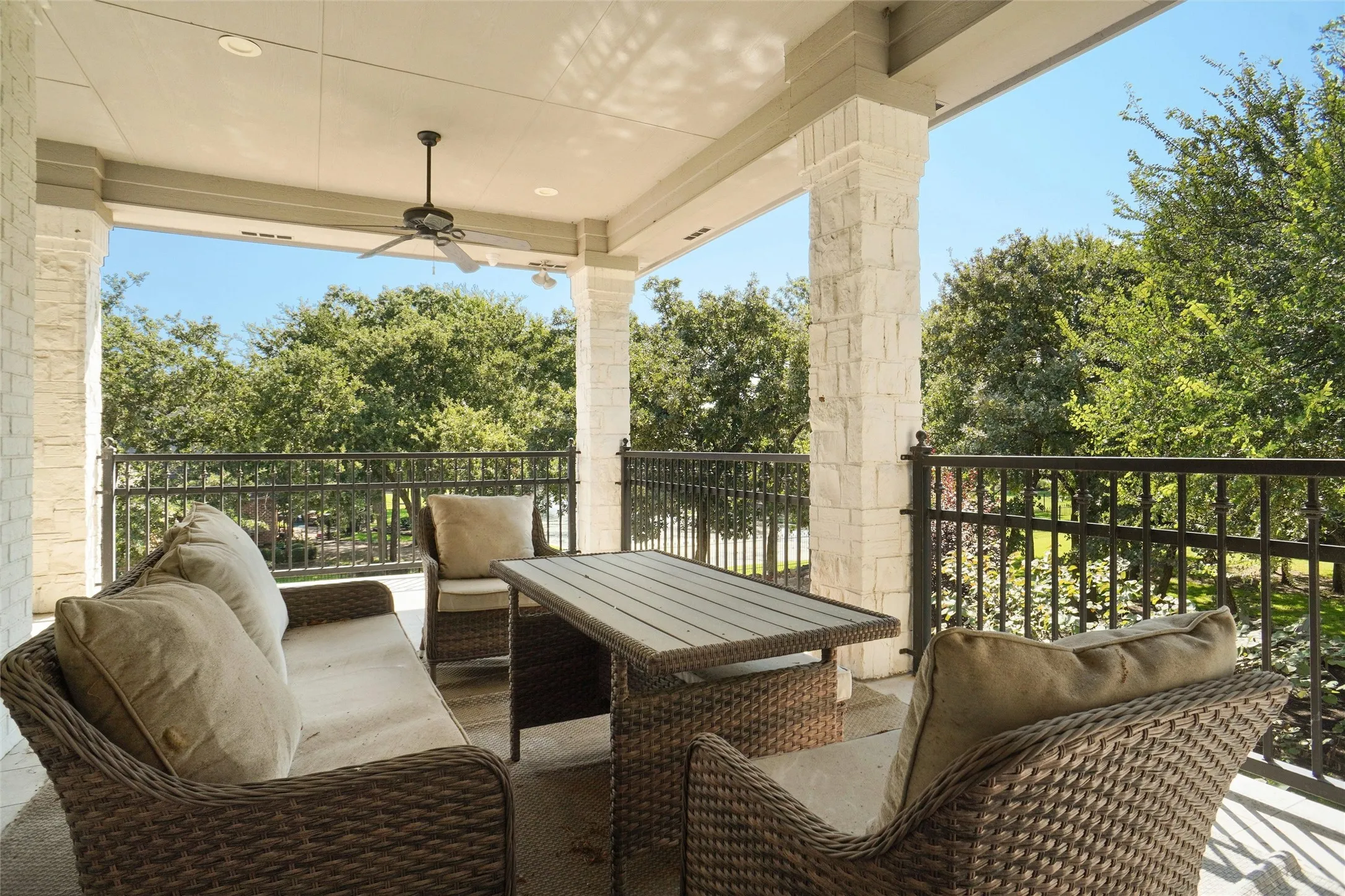 Single Family Residence For Sale in Tarrant County , 509 King Ranch Road, Southlake, Texas 76092, 6 Bedroom, 8 Bathroom, 4 Garage spaces, 9,600 Sqft, built in 2004, mls#21190279, Real Estate Agent in Southlake, Homes For Sale in Tarrant county, Homes For Sale in Southlake, Realtor in Southlake Texas, Real Estate Brokerage Independent Realty Texas, Luminita Cordes Realtor