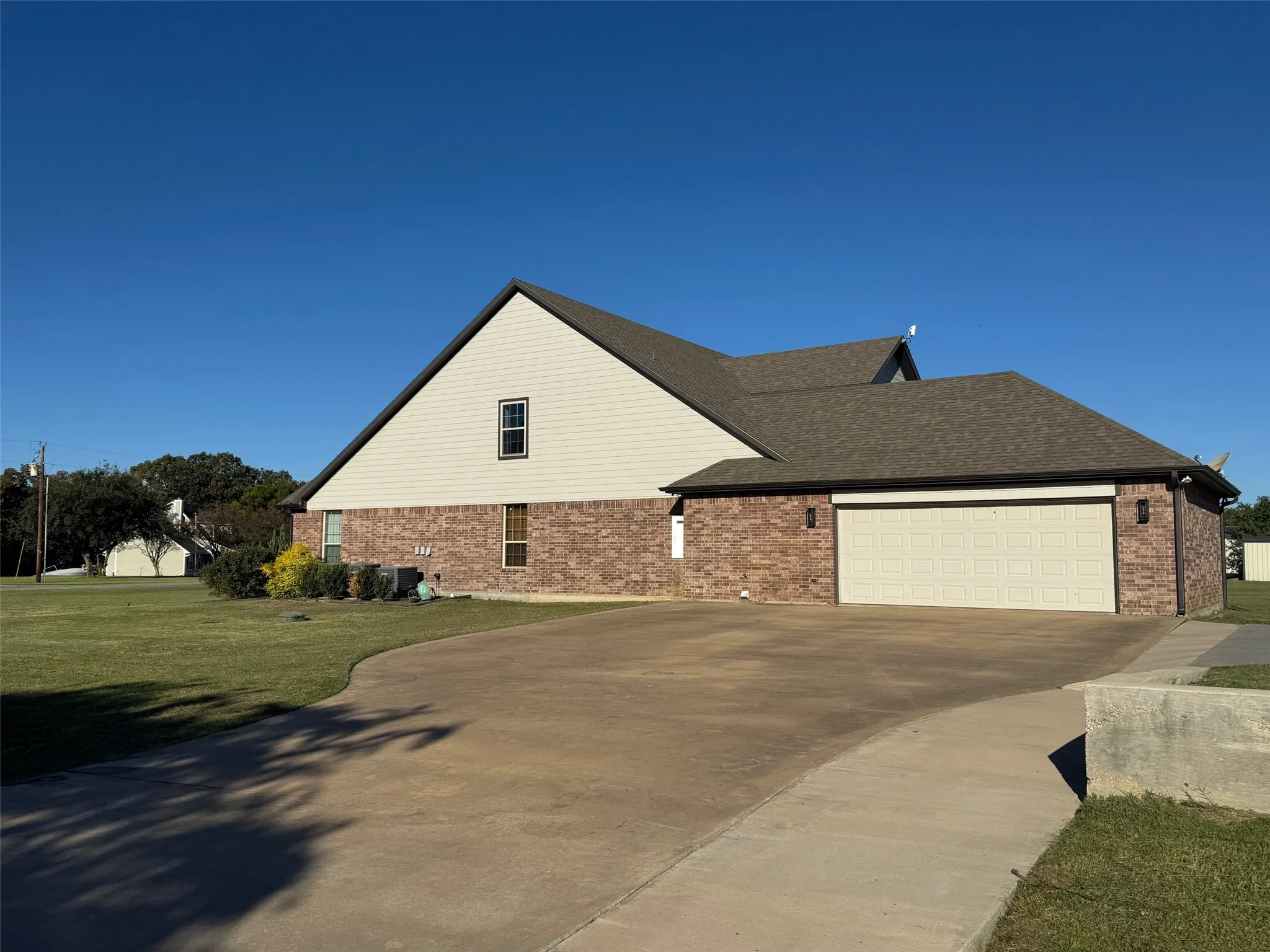 Single Family Residence For Sale in Rains County , 251 Rs County Road 3430, Emory, Texas 75440, 5 Bedroom, 5 Bathroom, 2 Garage spaces, 4,887 Sqft, built in 2015, Preowned, mls#21220149, Real Estate Agent in Emory, Homes For Sale in Rains county, Homes For Sale in Emory, Realtor in Emory Texas, Real Estate Brokerage Independent Realty Texas, Luminita Cordes Realtor