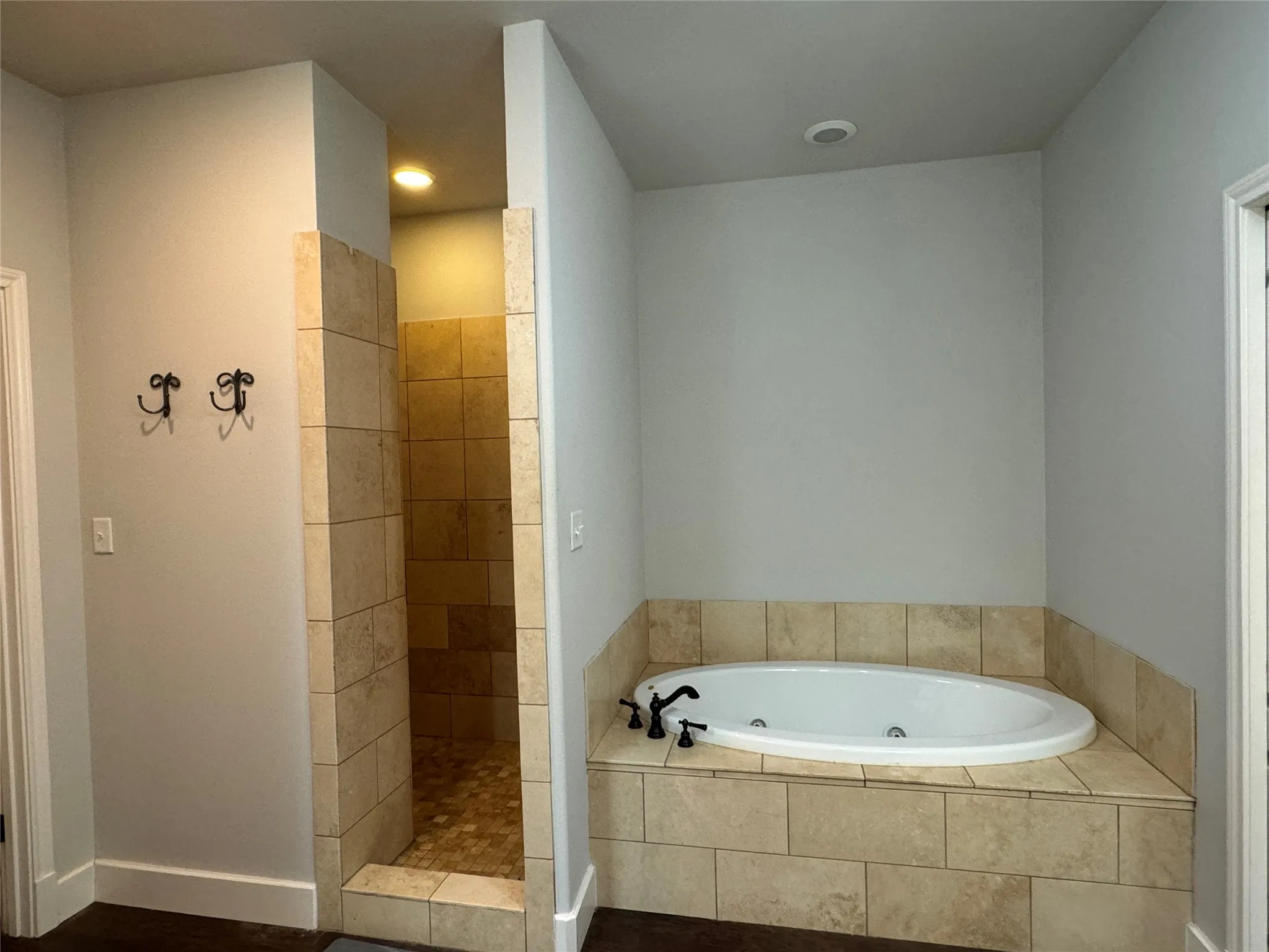 Single Family Residence For Sale in Rains County , 251 Rs County Road 3430, Emory, Texas 75440, 5 Bedroom, 5 Bathroom, 2 Garage spaces, 4,887 Sqft, built in 2015, Preowned, mls#21220149, Real Estate Agent in Emory, Homes For Sale in Rains county, Homes For Sale in Emory, Realtor in Emory Texas, Real Estate Brokerage Independent Realty Texas, Luminita Cordes Realtor